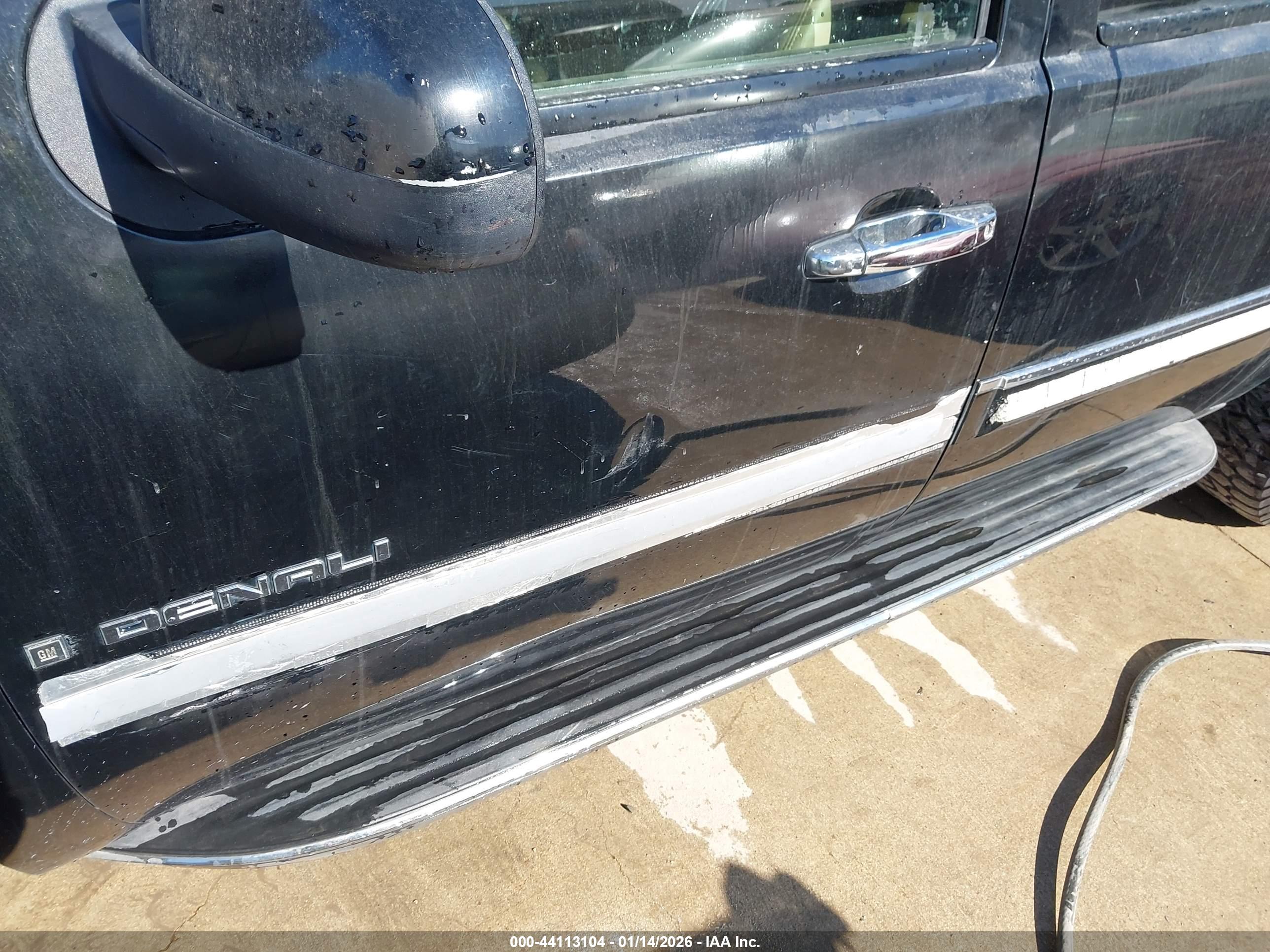 GMC YUKON image 6