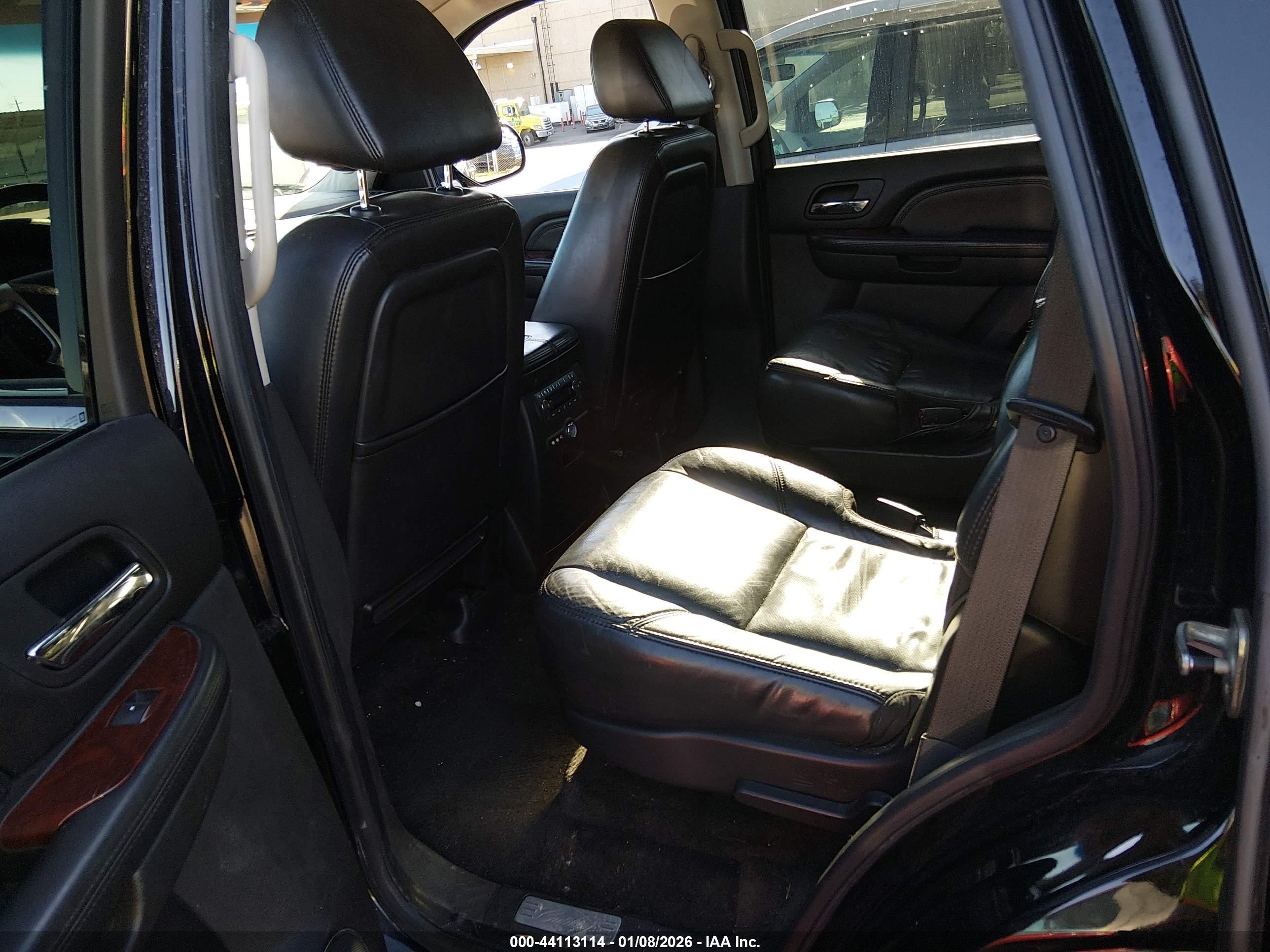 CADILLAC ESCALADE image 8