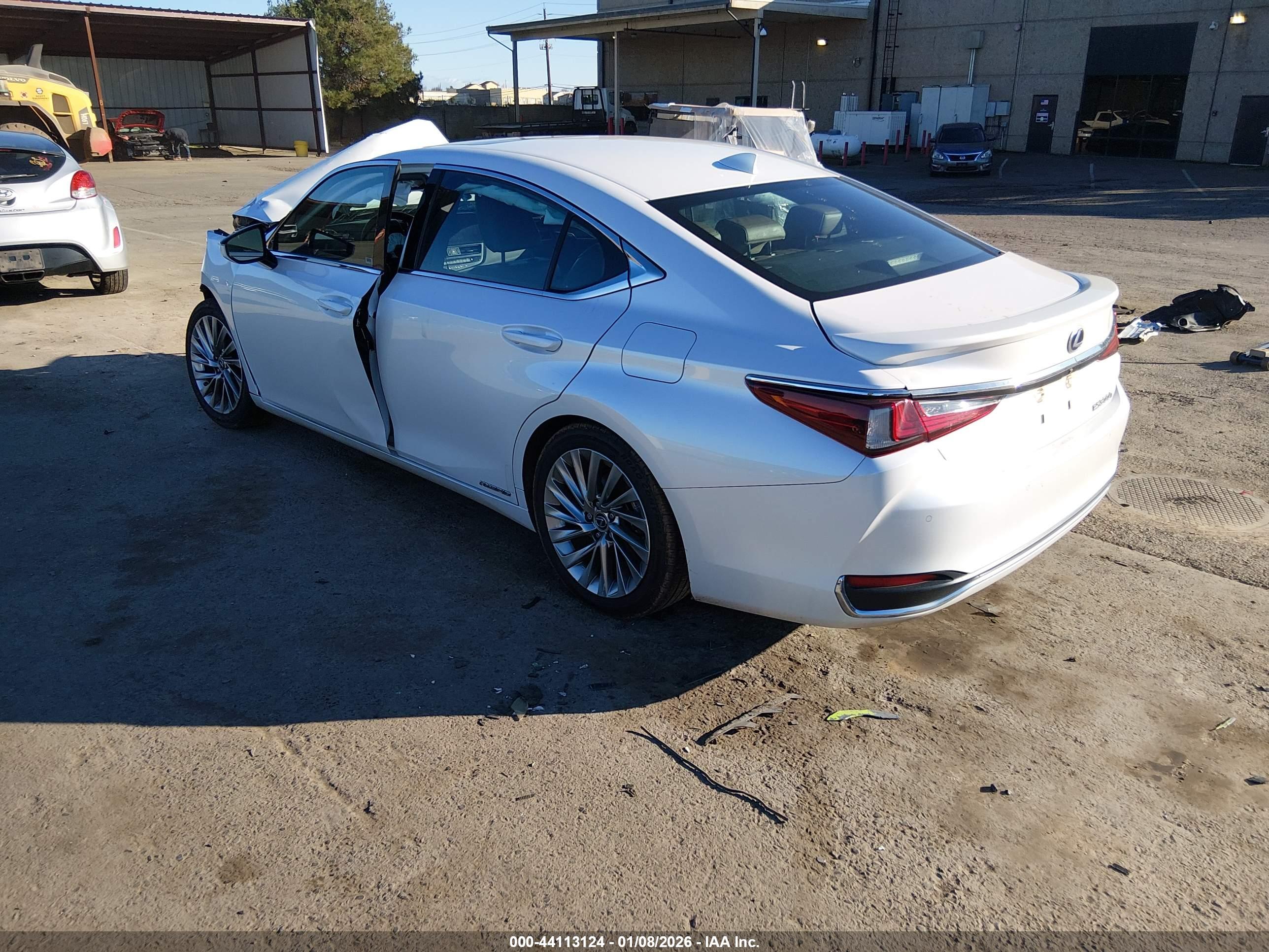 LEXUS ES image 3