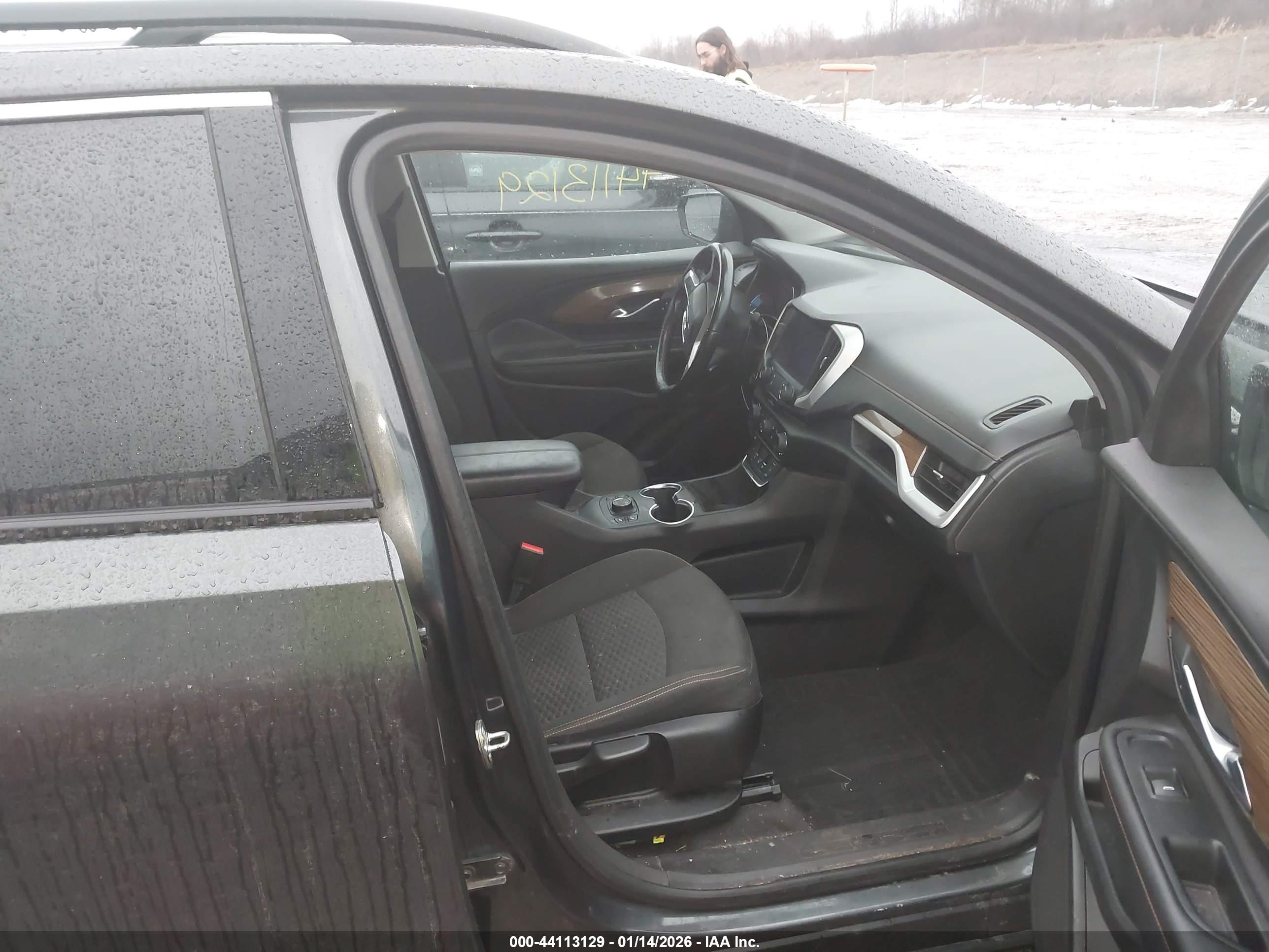 GMC TERRAIN image 5