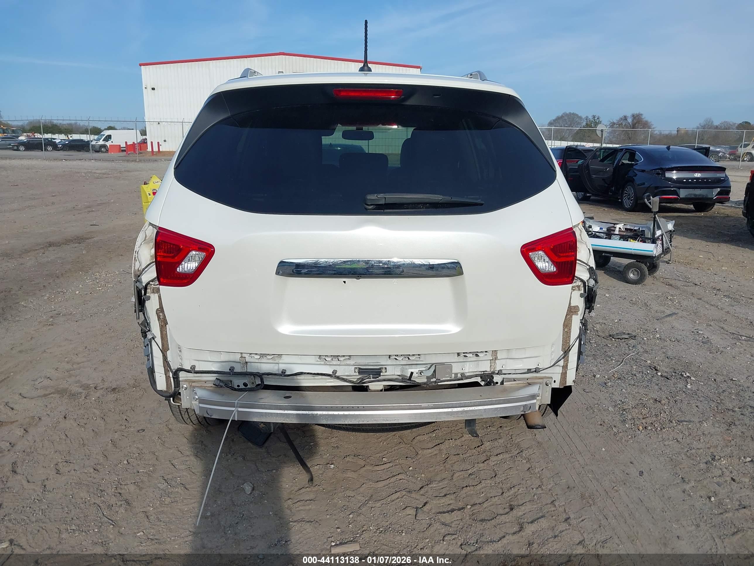 NISSAN PATHFINDER image 6