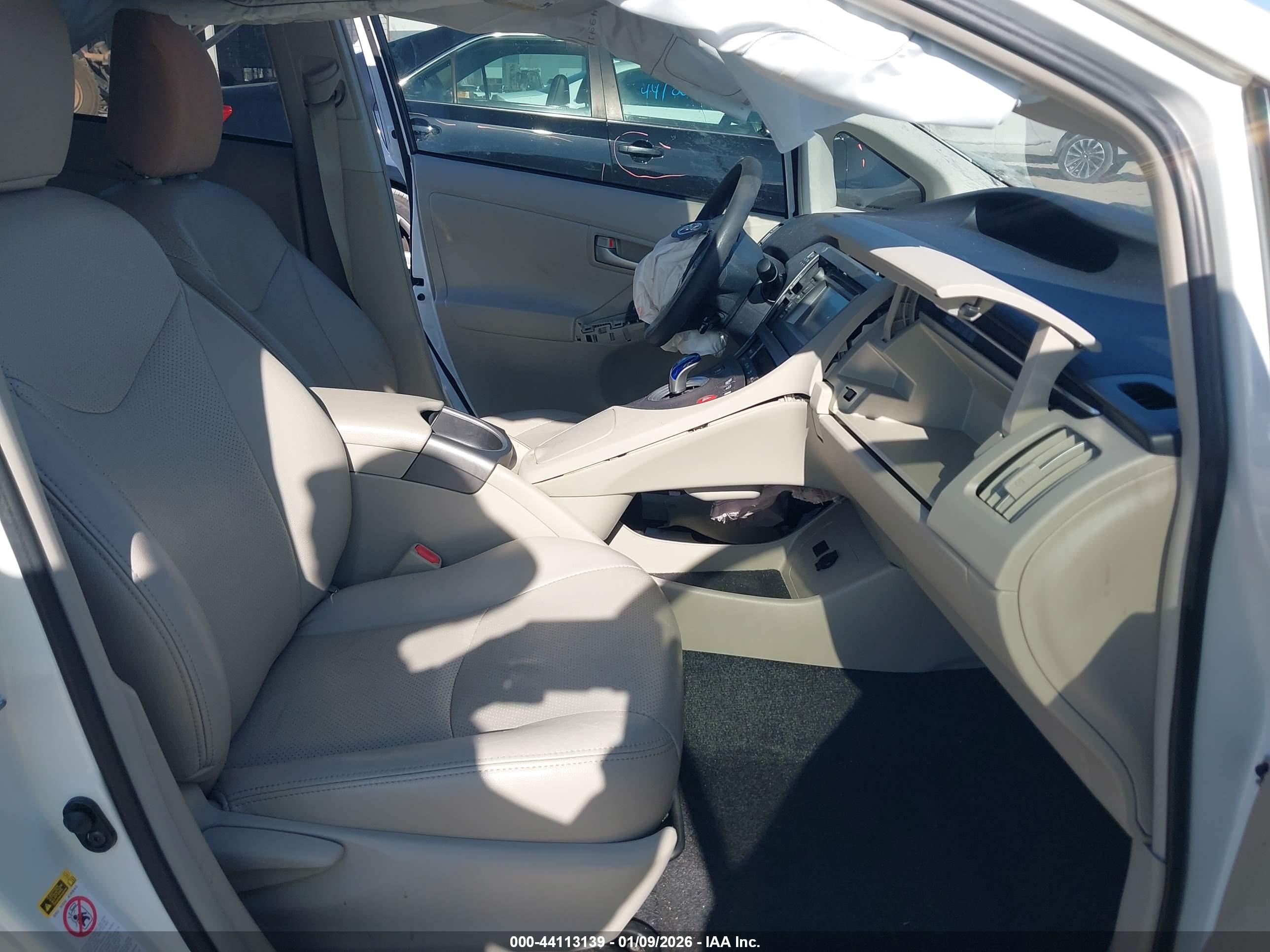 TOYOTA PRIUS image 5