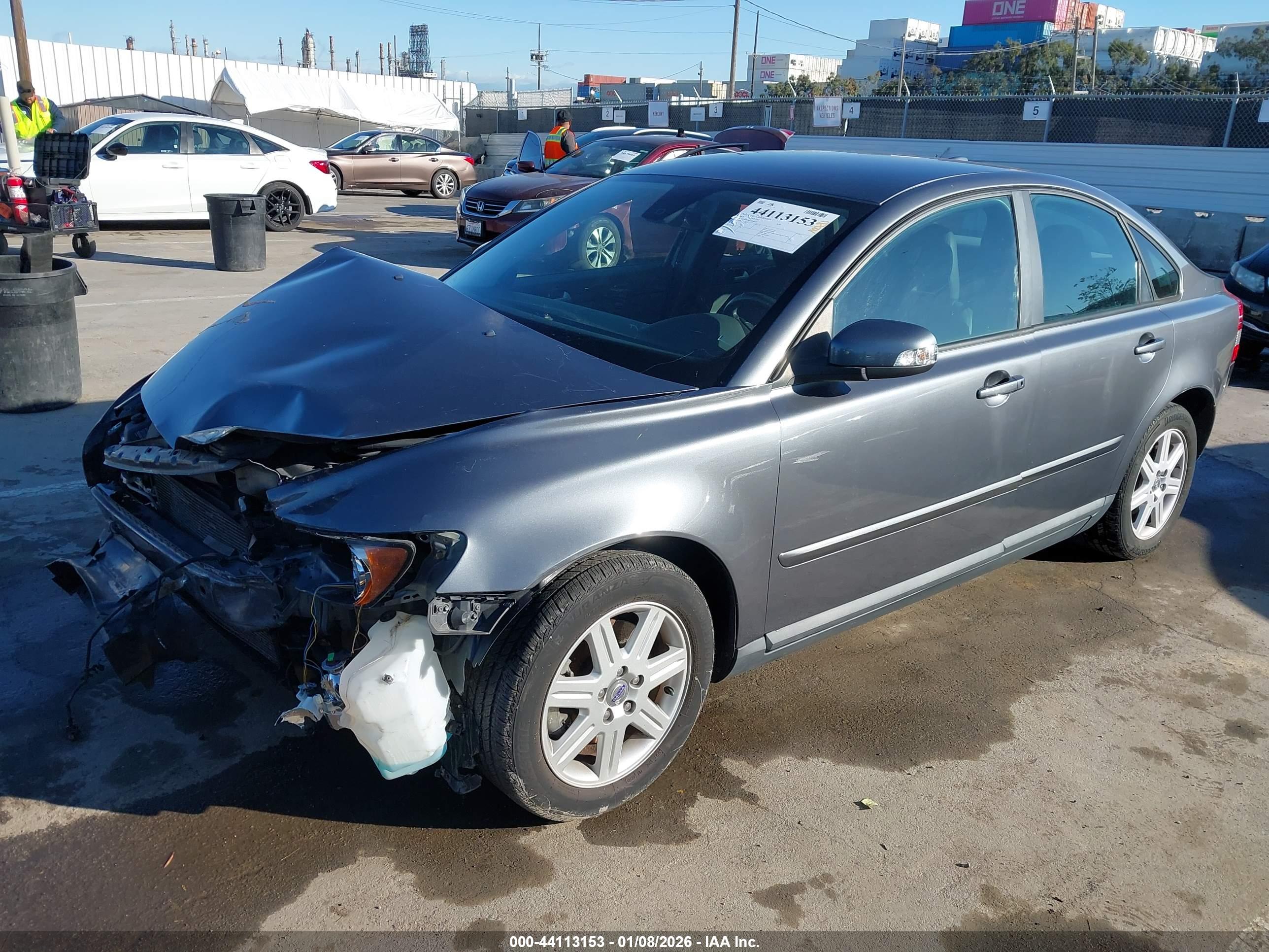 VOLVO S40 image 2