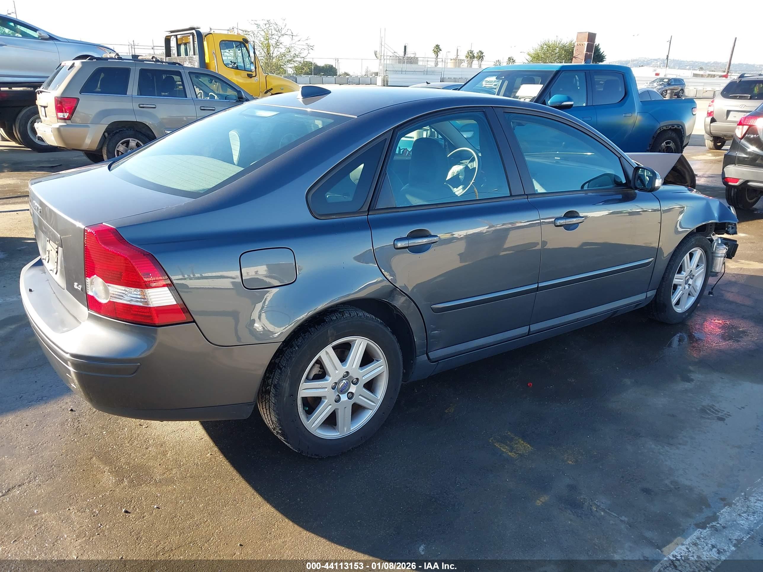 VOLVO S40 image 4