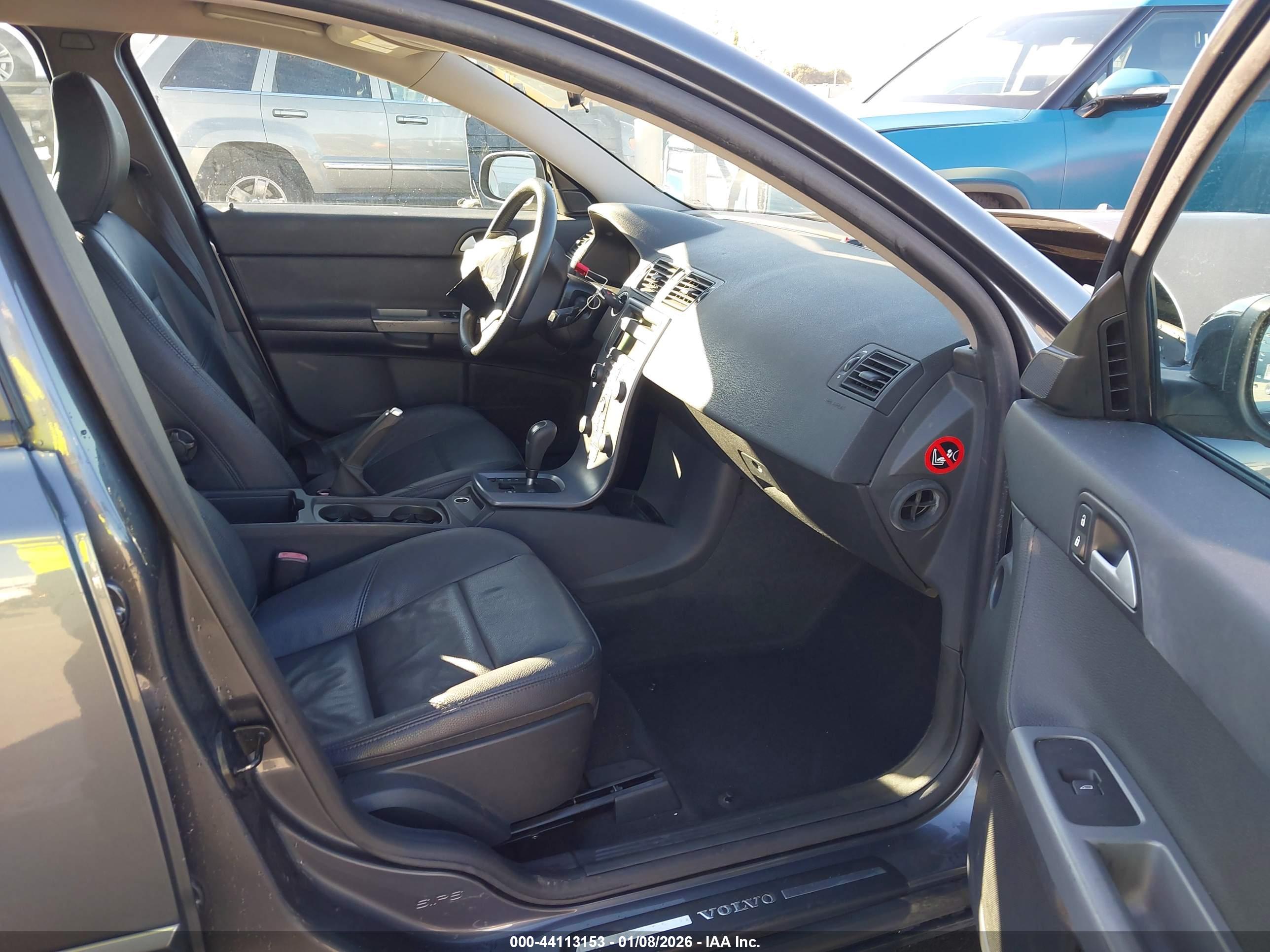 VOLVO S40 image 5