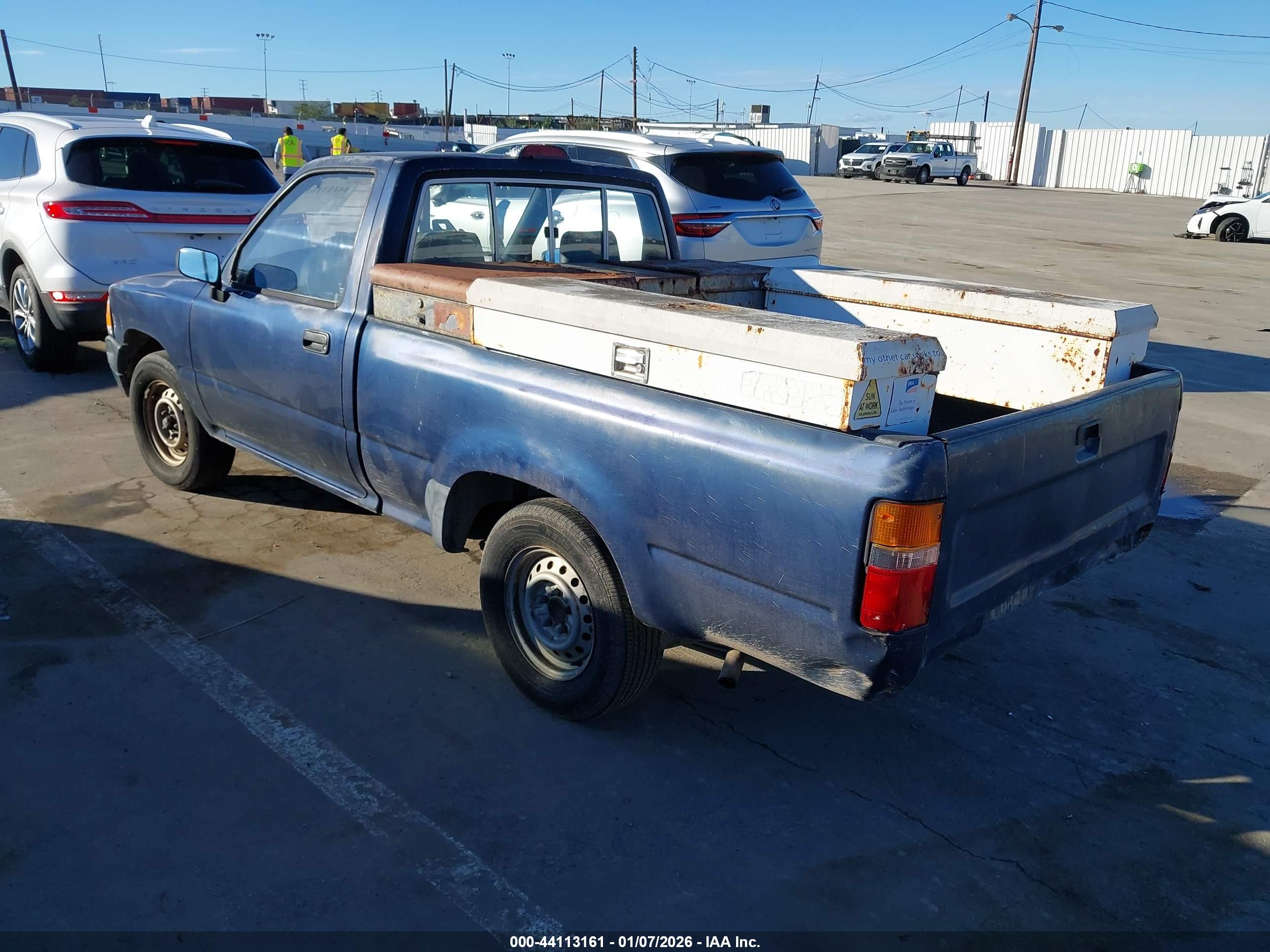 TOYOTA PICKUP image 3