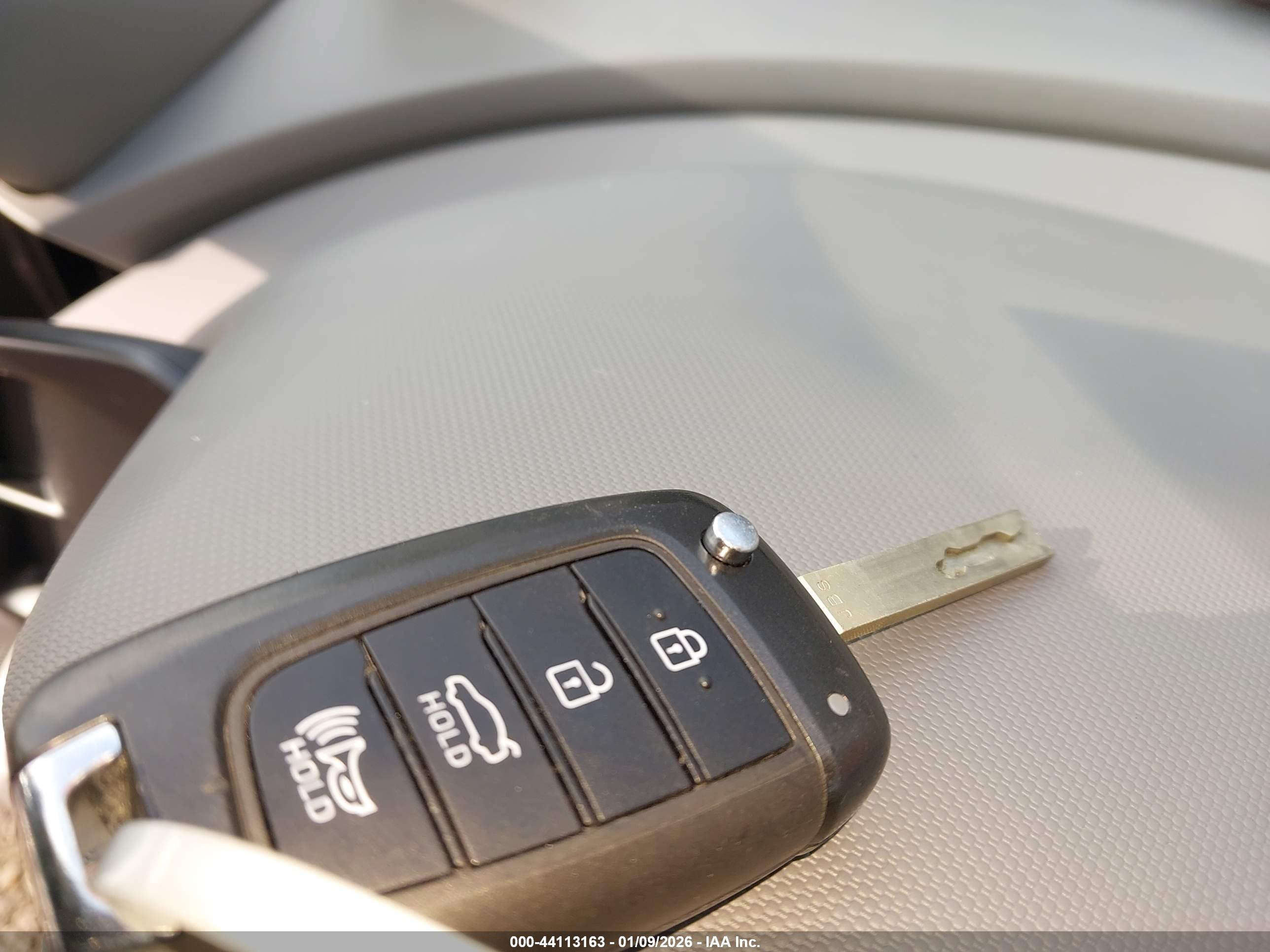 HYUNDAI ELANTRA image 11