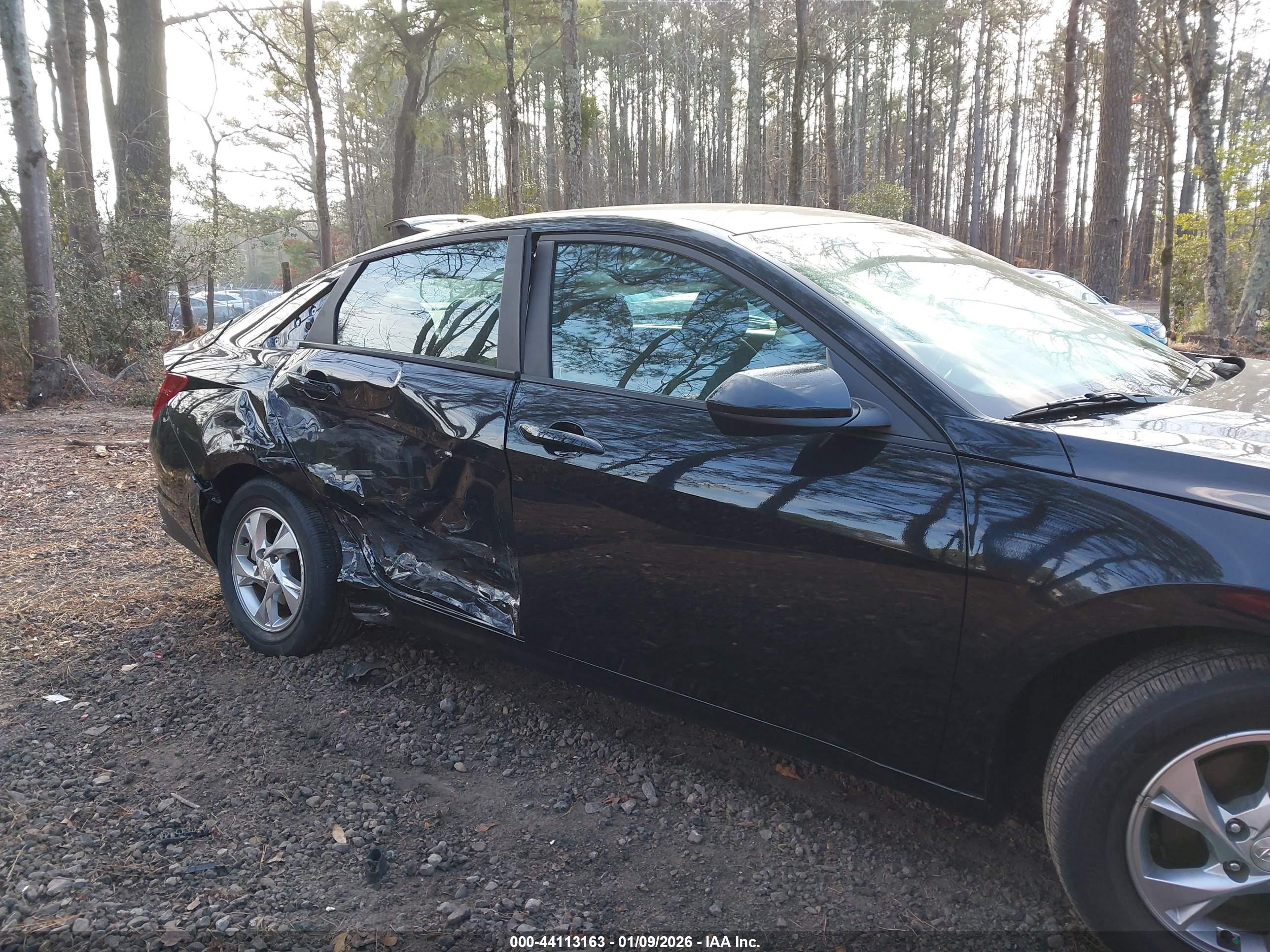 HYUNDAI ELANTRA image 6