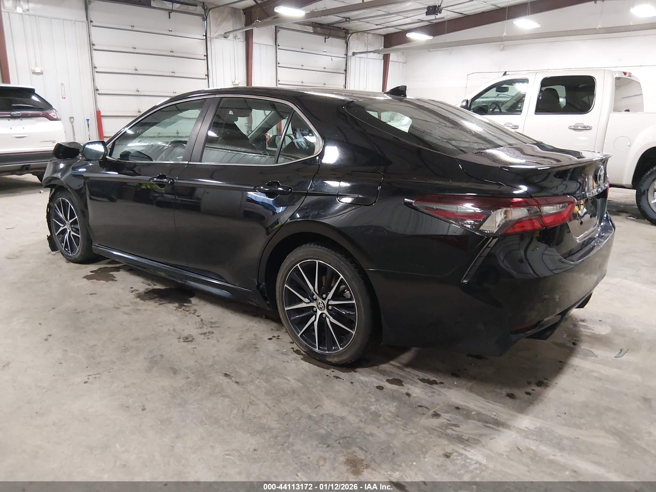 TOYOTA CAMRY image 3