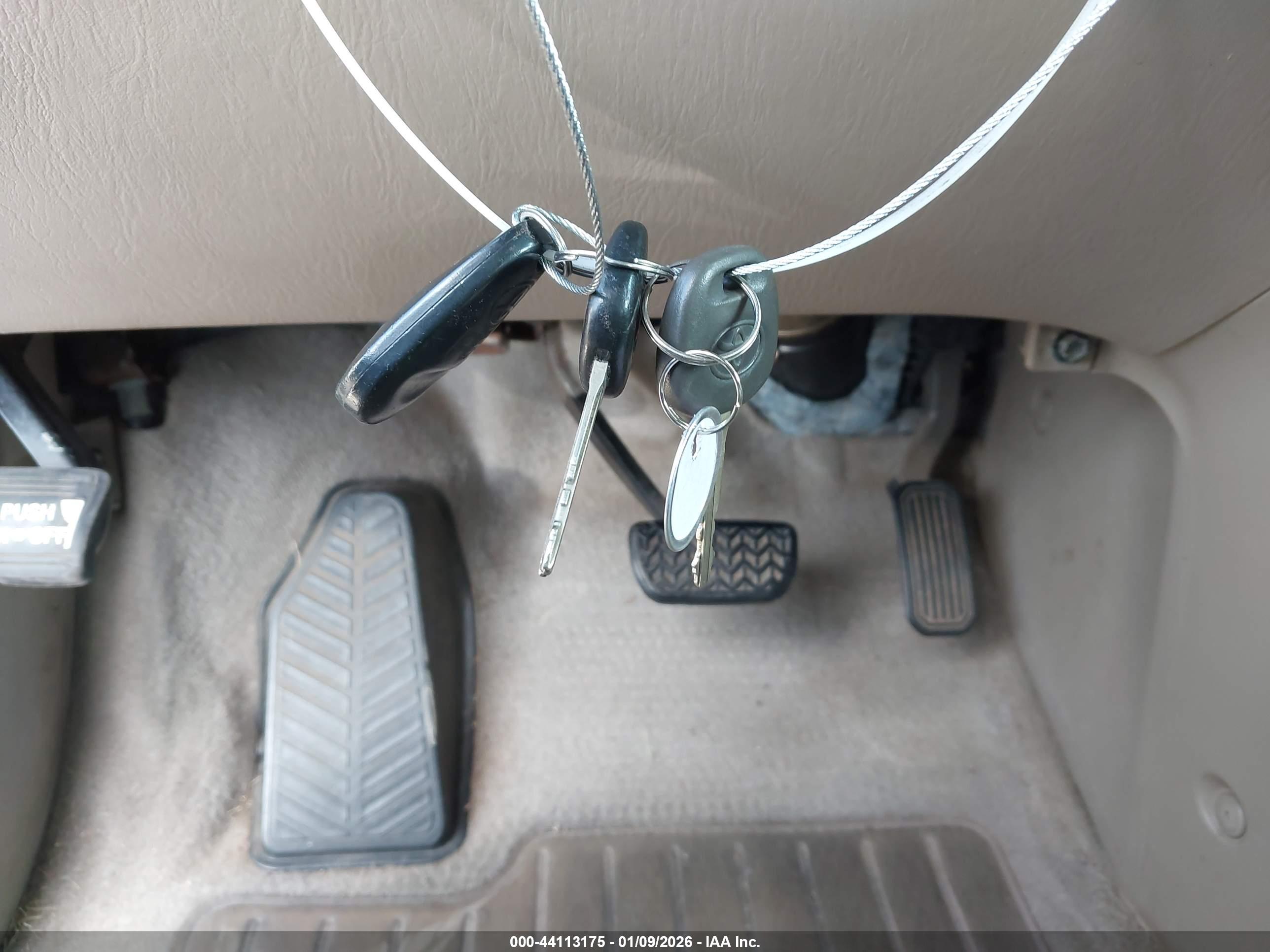 TOYOTA SIENNA image 11