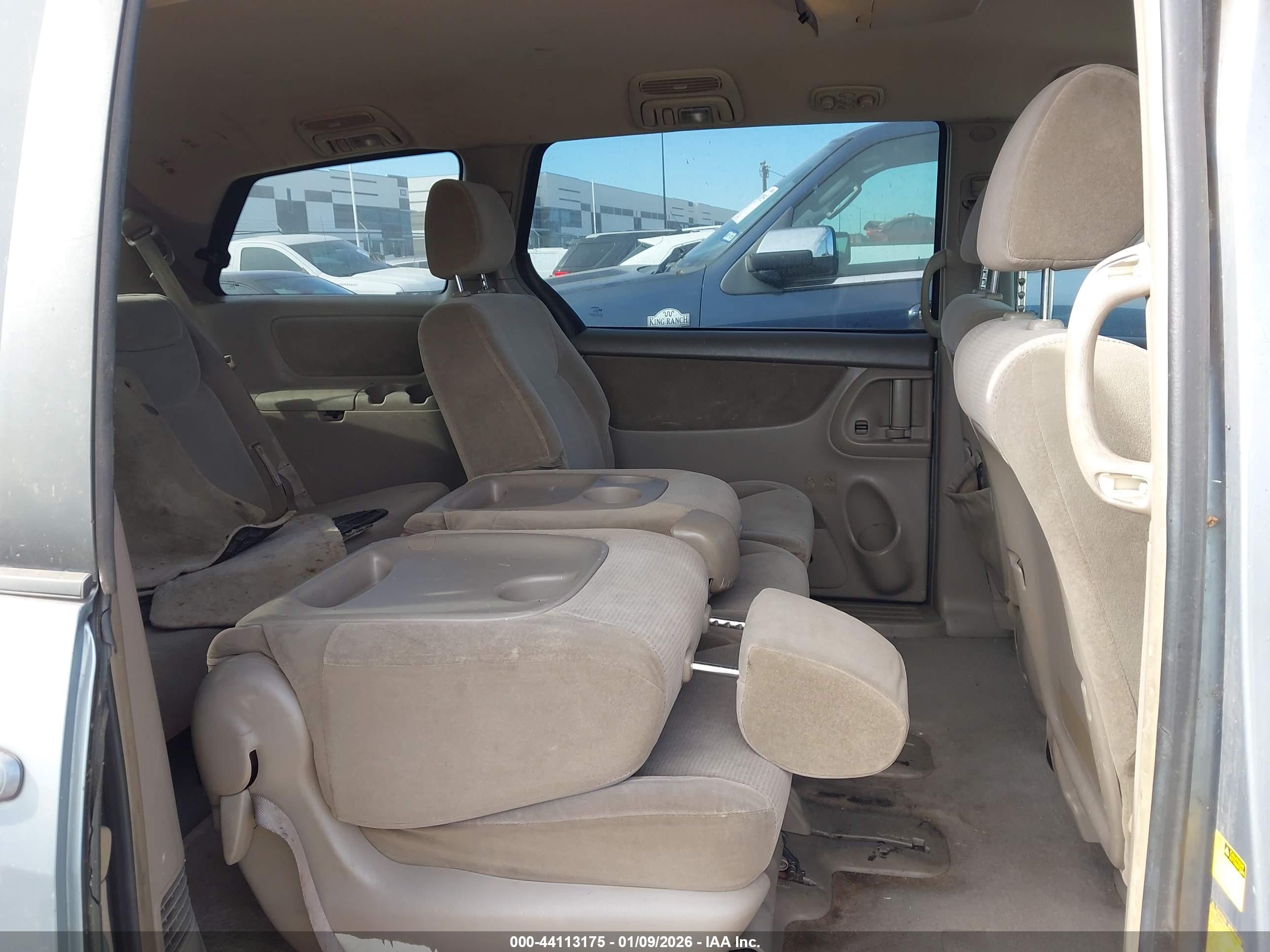 TOYOTA SIENNA image 8