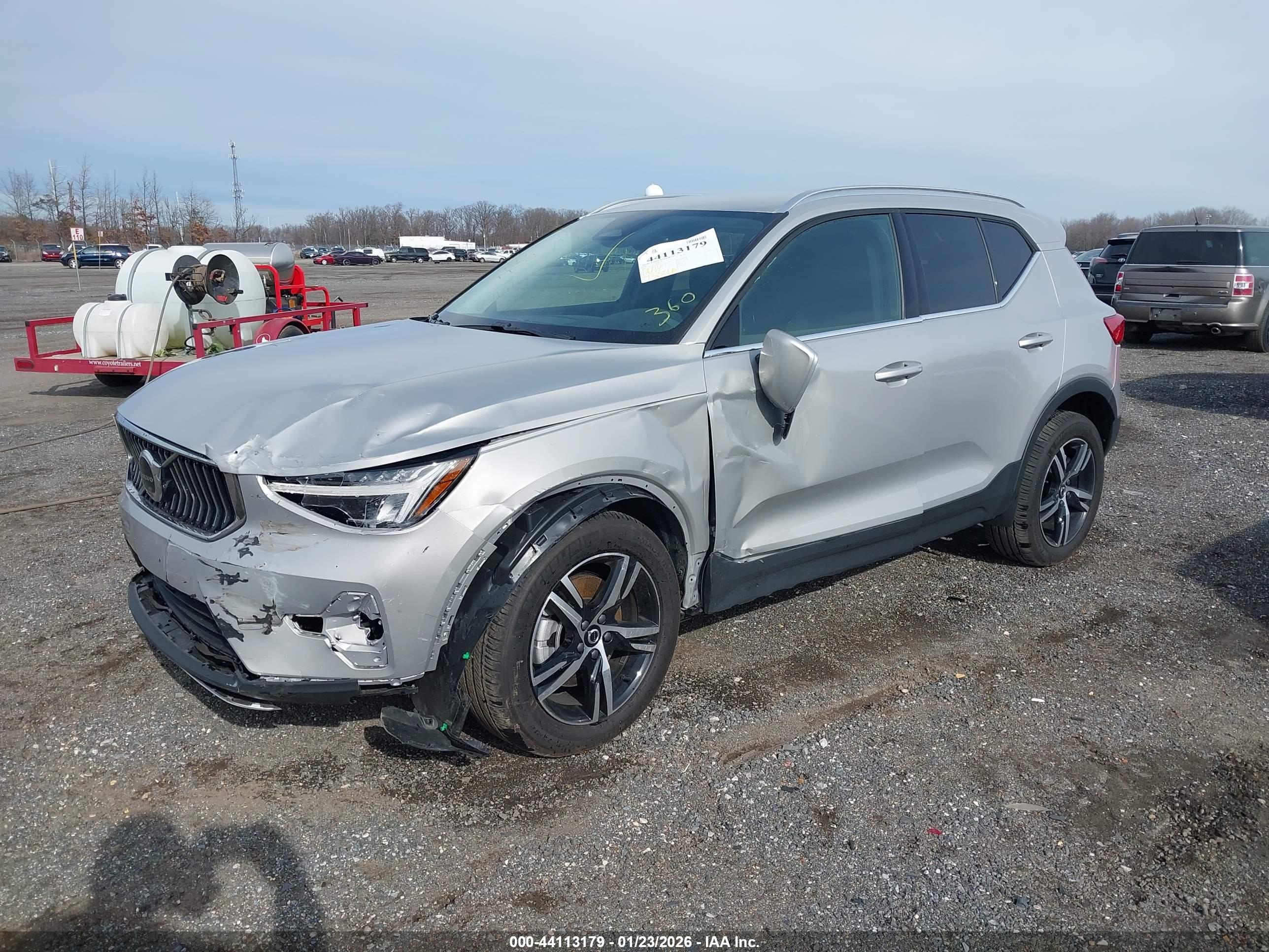 VOLVO XC40 image 2