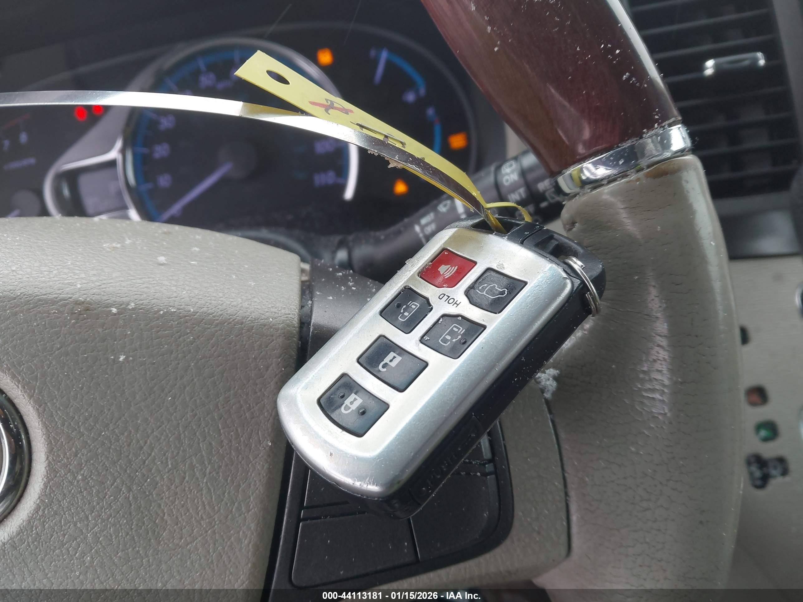TOYOTA SIENNA image 11