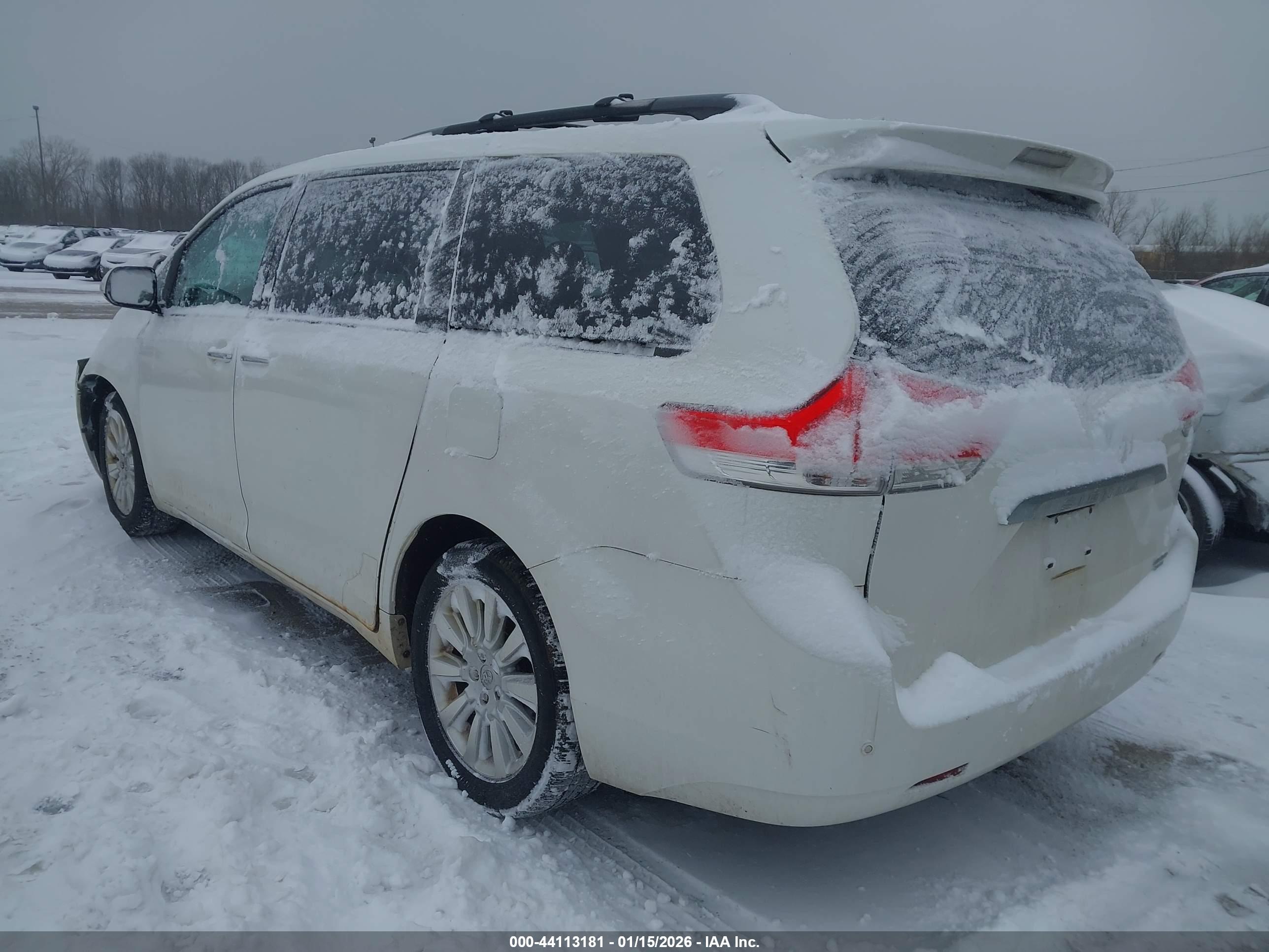 TOYOTA SIENNA image 3