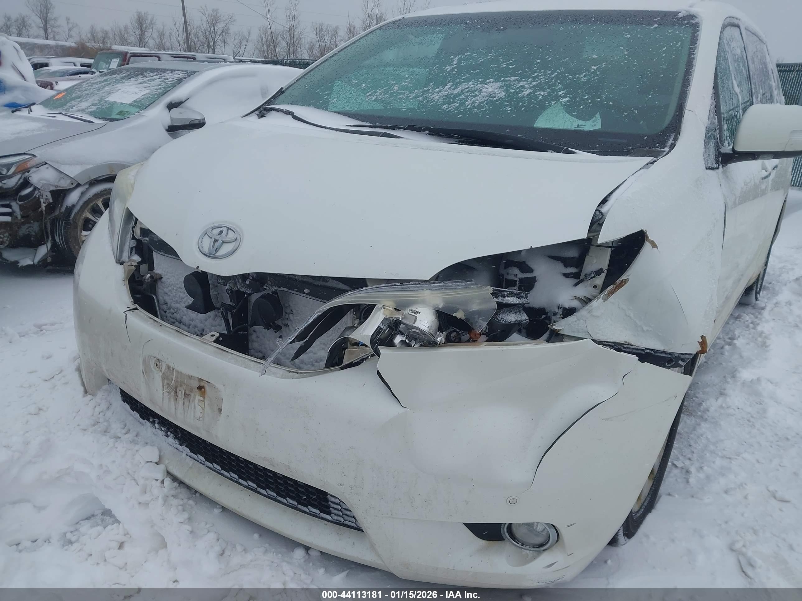 TOYOTA SIENNA image 6