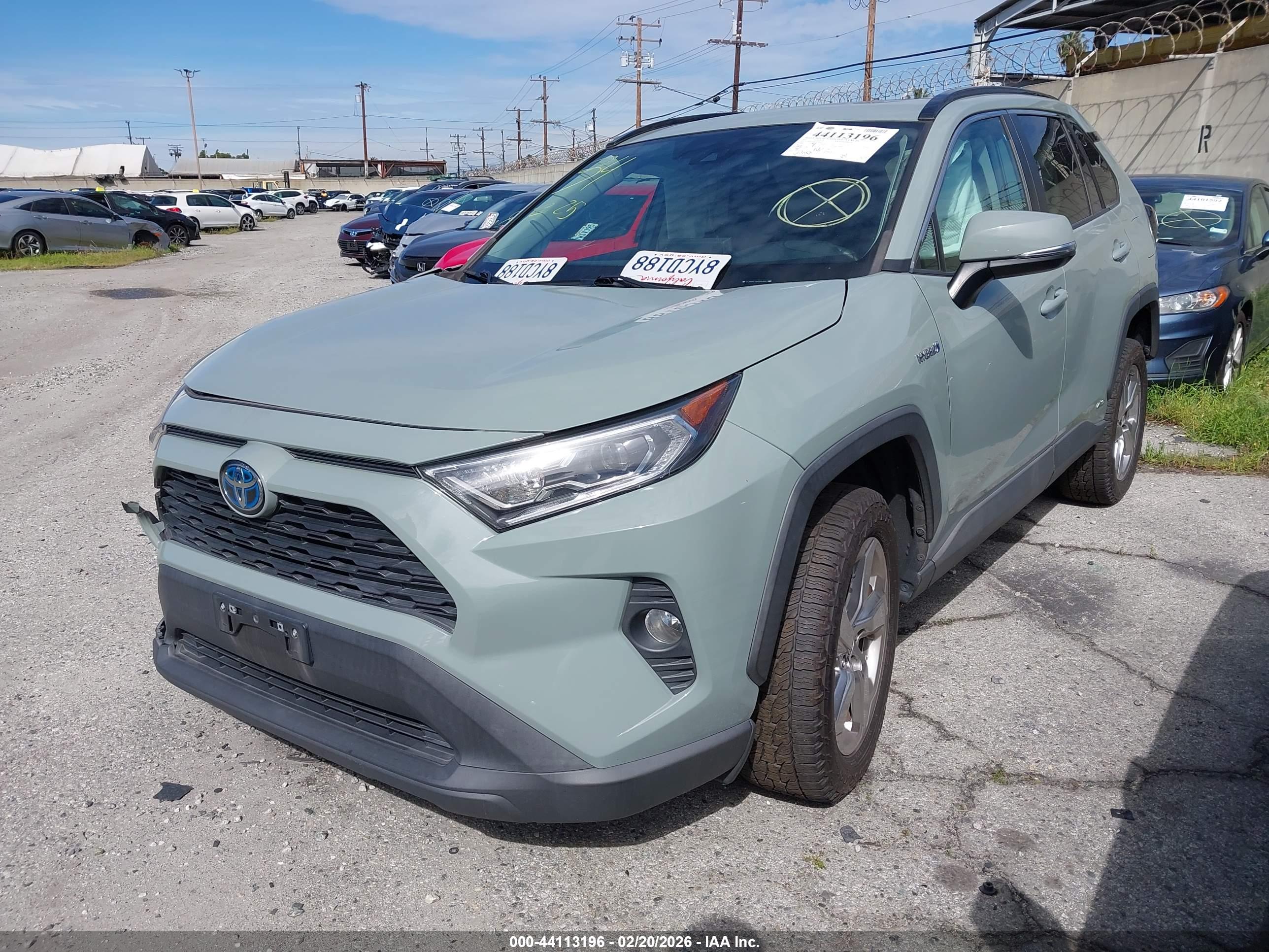 TOYOTA RAV4 image 2