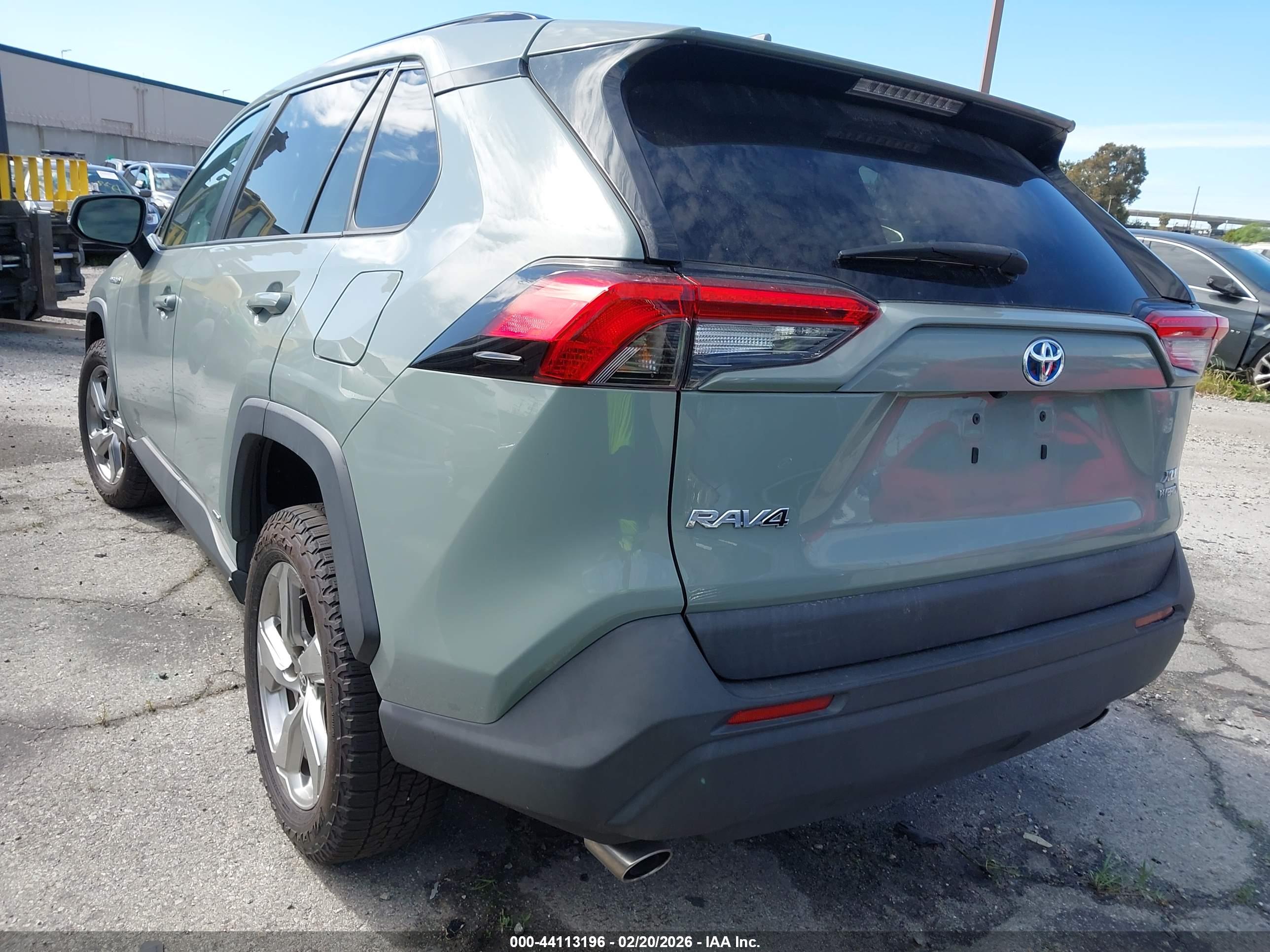 TOYOTA RAV4 image 3
