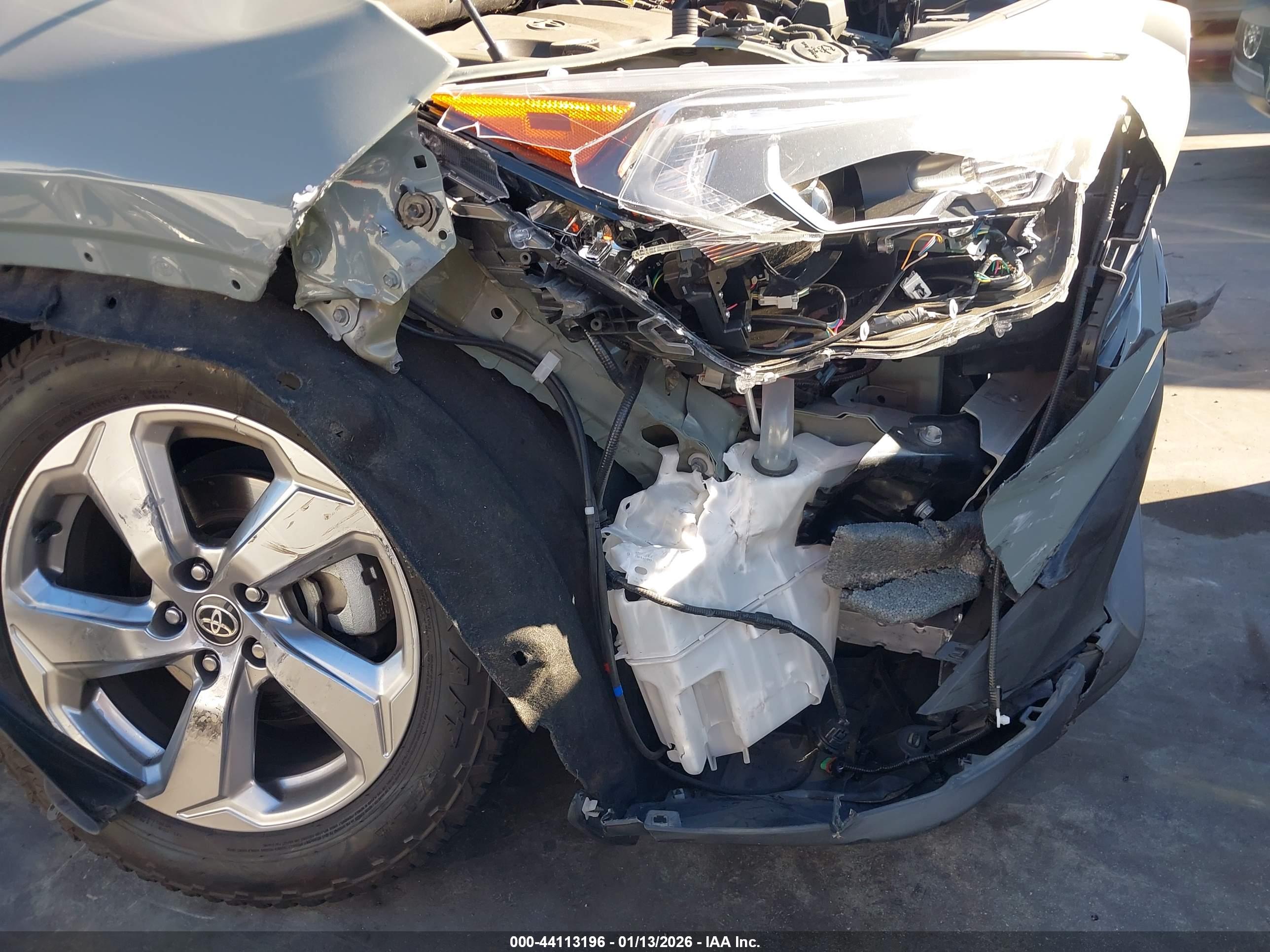 TOYOTA RAV4 image 6