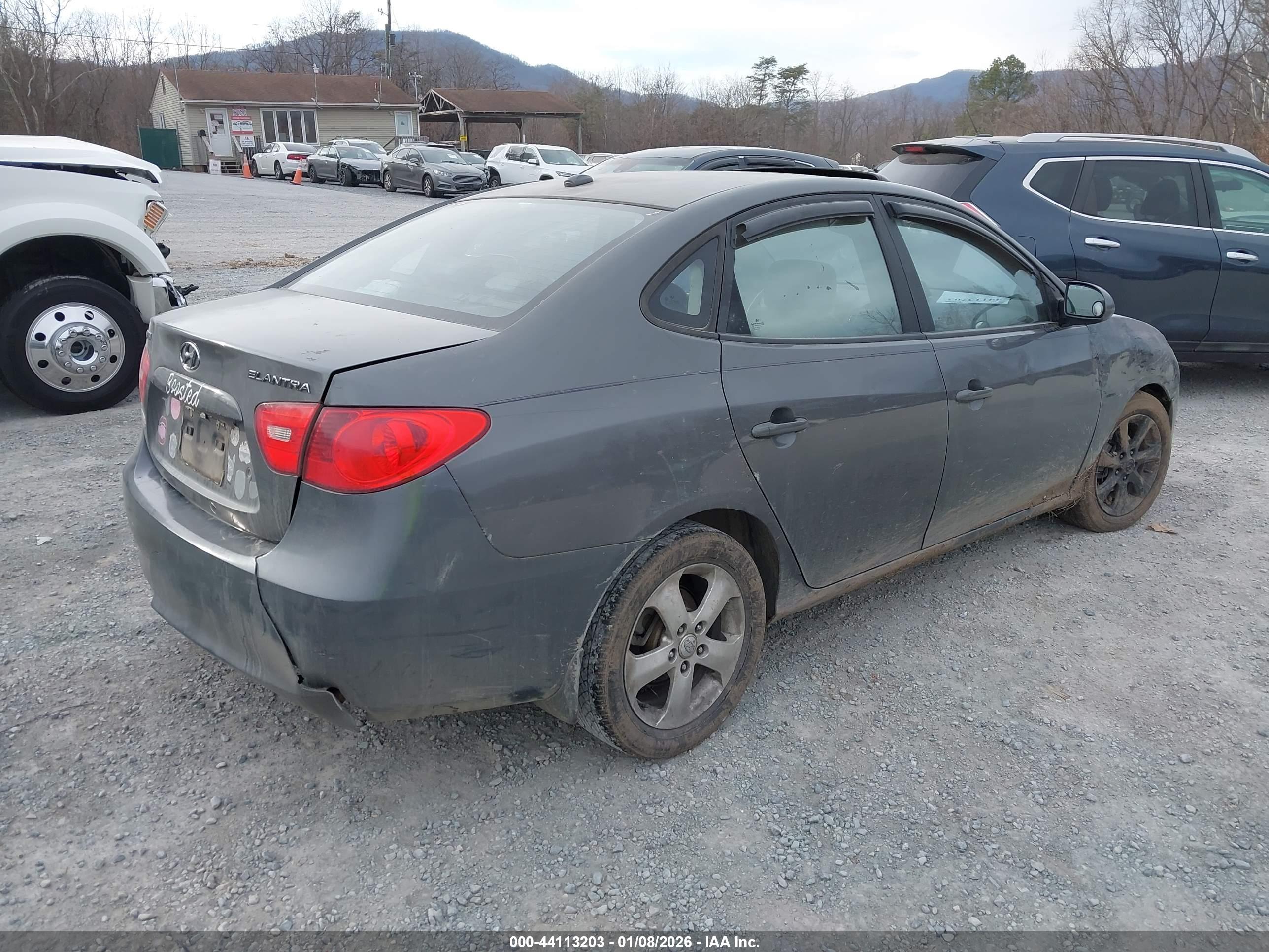 HYUNDAI ELANTRA image 4