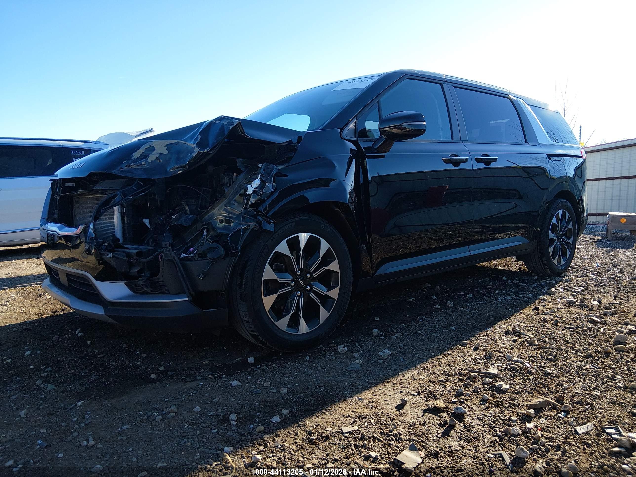KIA CARNIVAL image 2