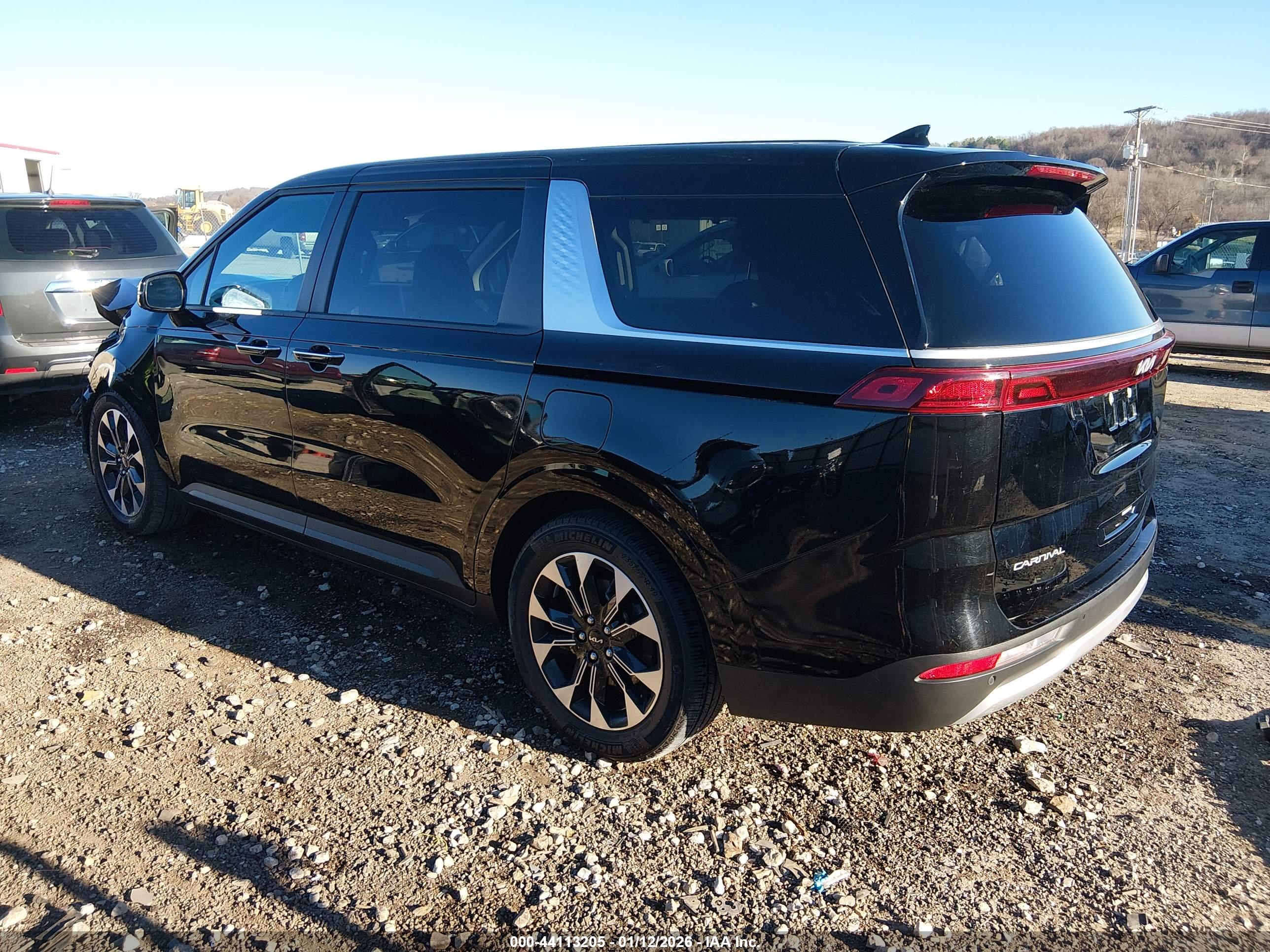 KIA CARNIVAL image 3