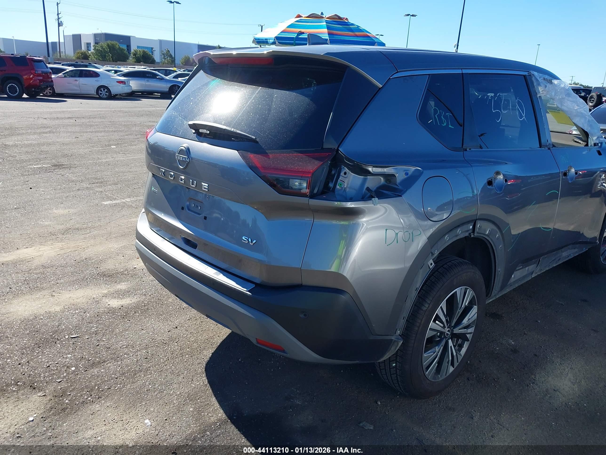 NISSAN ROGUE image 4