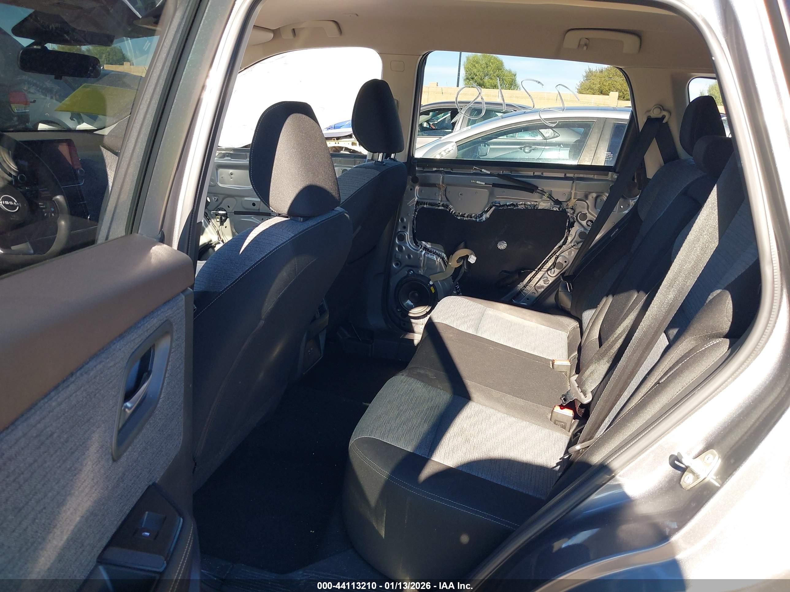 NISSAN ROGUE image 8