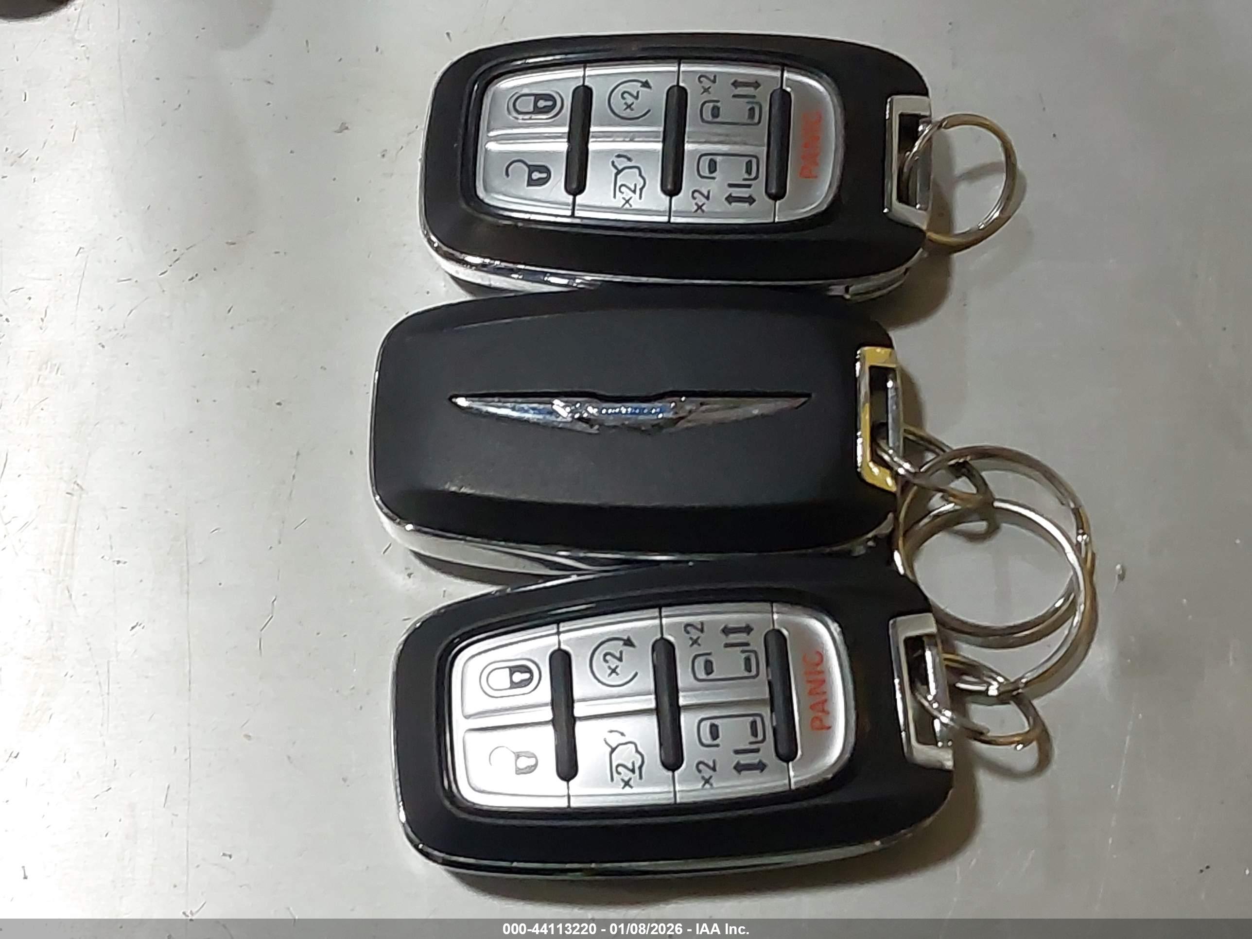CHRYSLER PACIFICA image 11