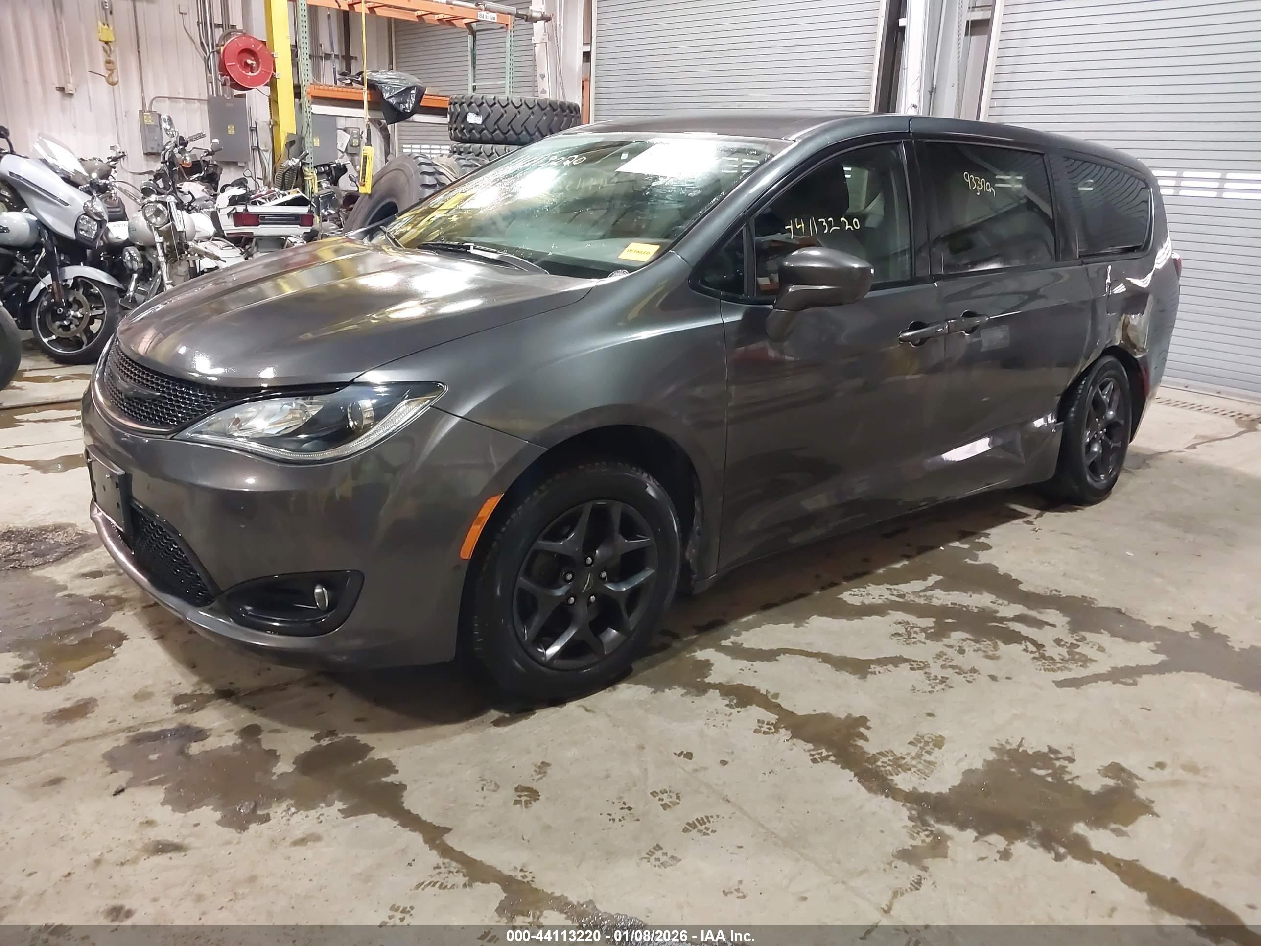 CHRYSLER PACIFICA image 2