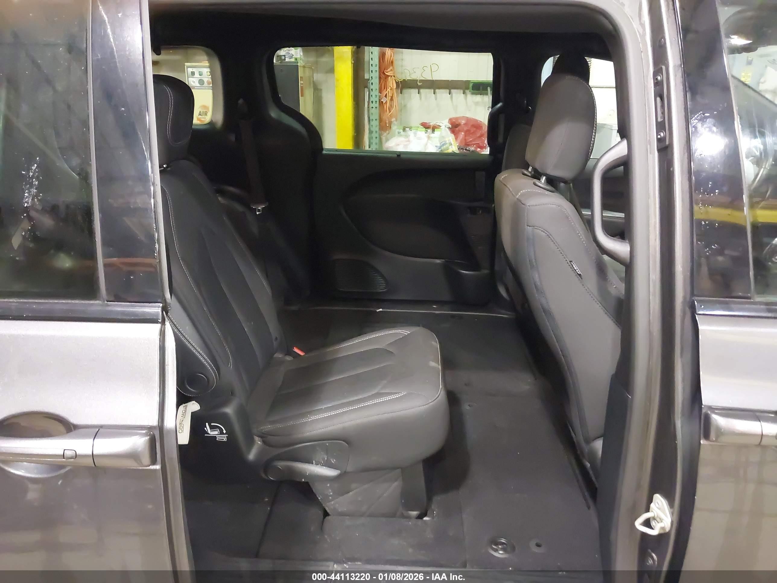 CHRYSLER PACIFICA image 8