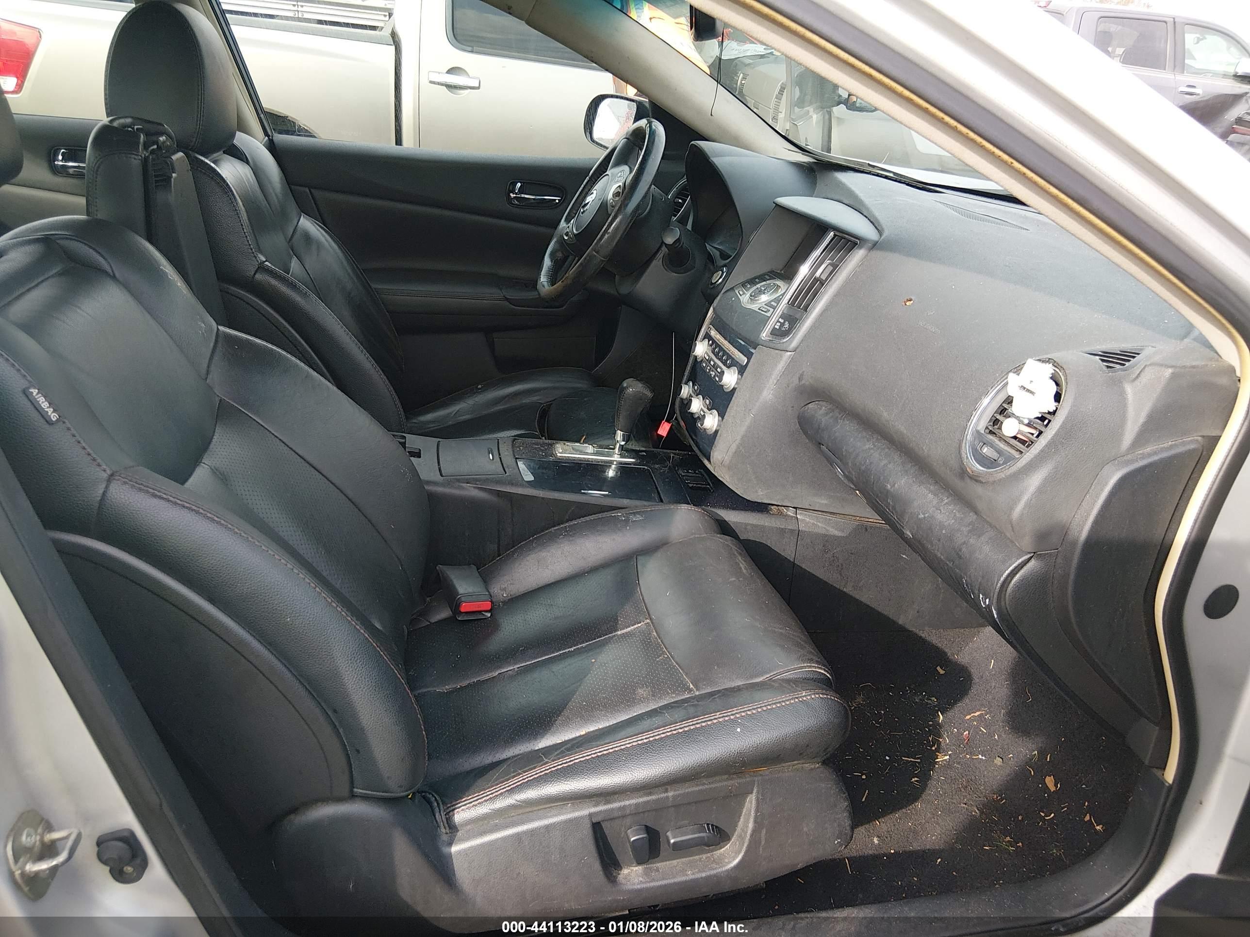 NISSAN MAXIMA image 5