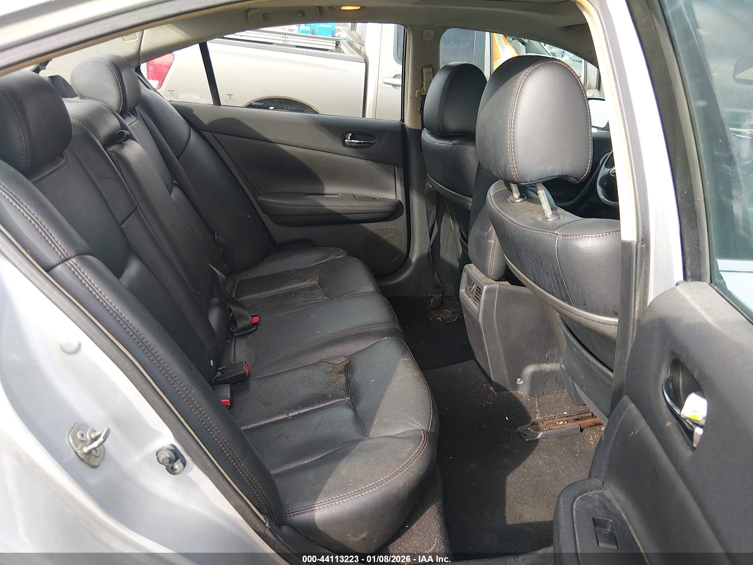 NISSAN MAXIMA image 8