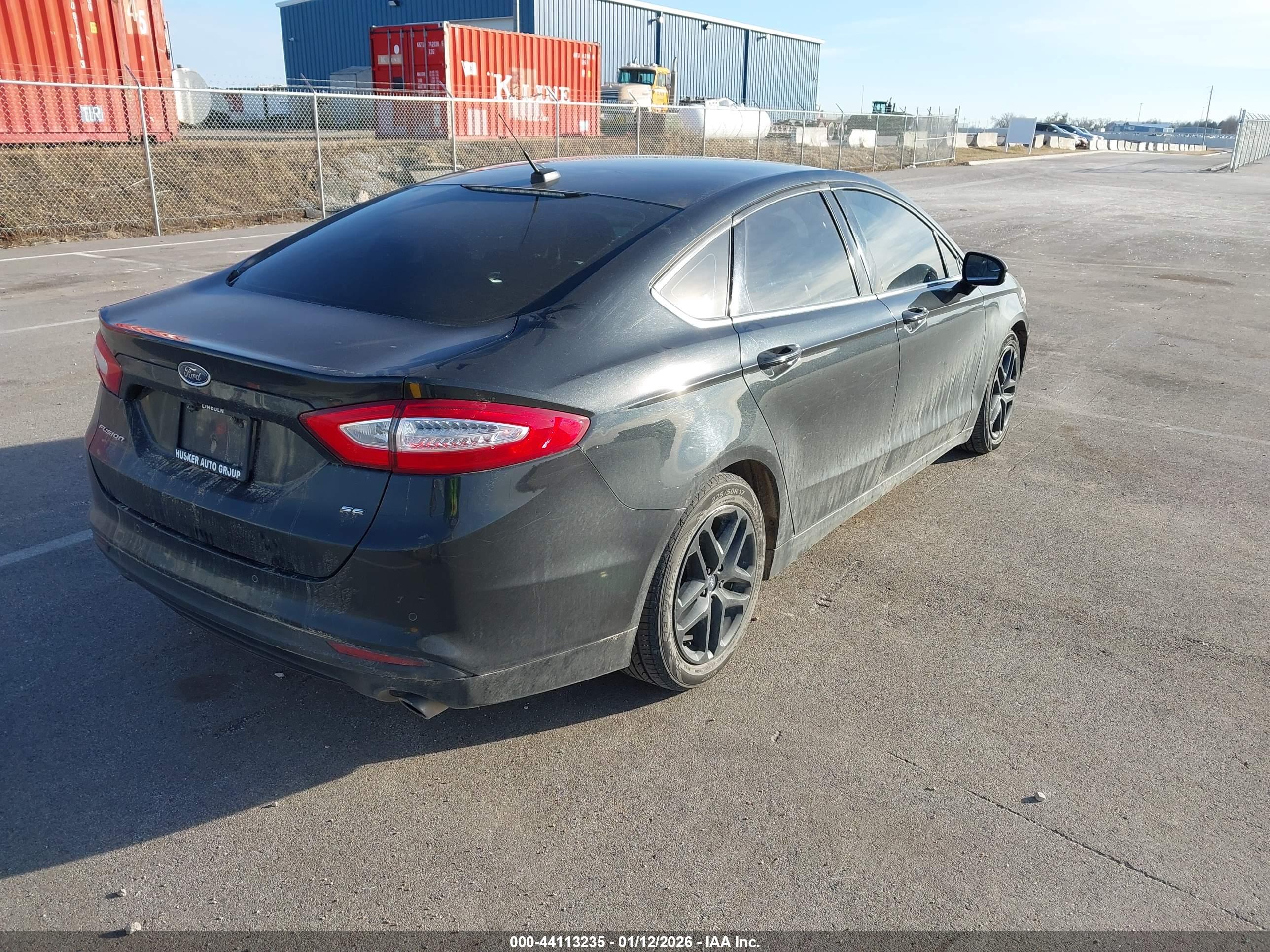 FORD FUSION image 4