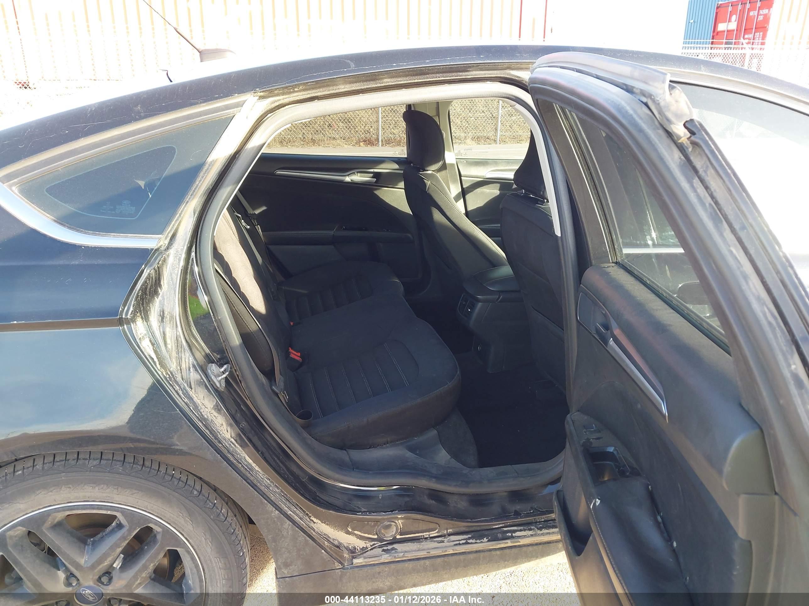 FORD FUSION image 8