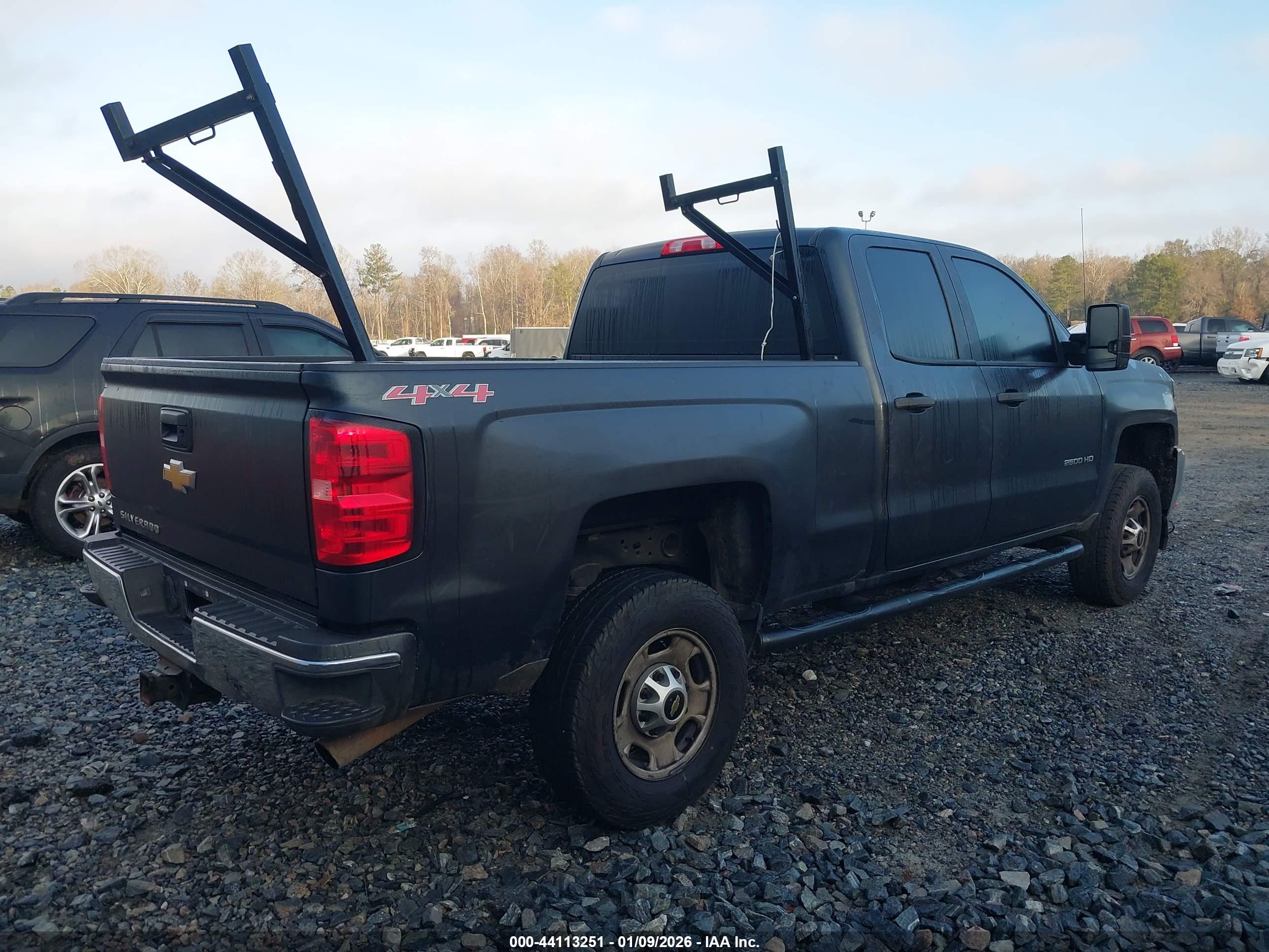 CHEVROLET SILVERADO image 4