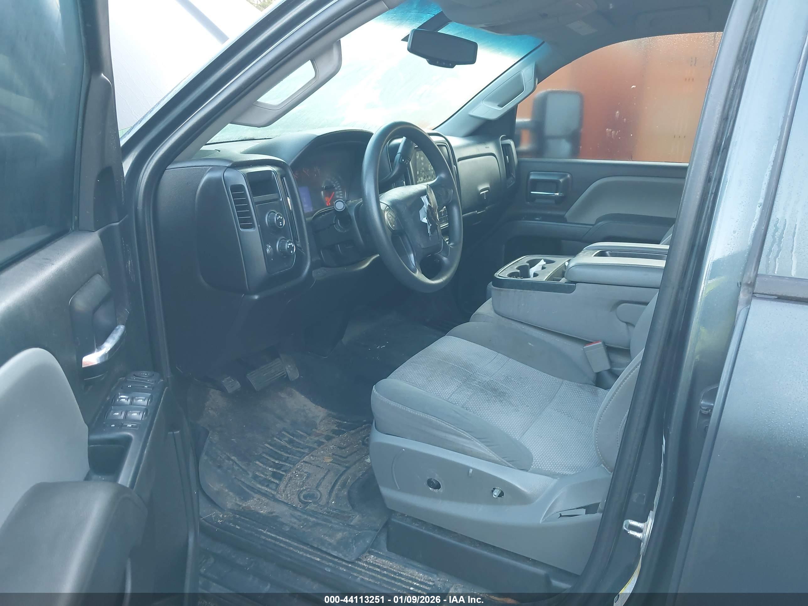 CHEVROLET SILVERADO image 5