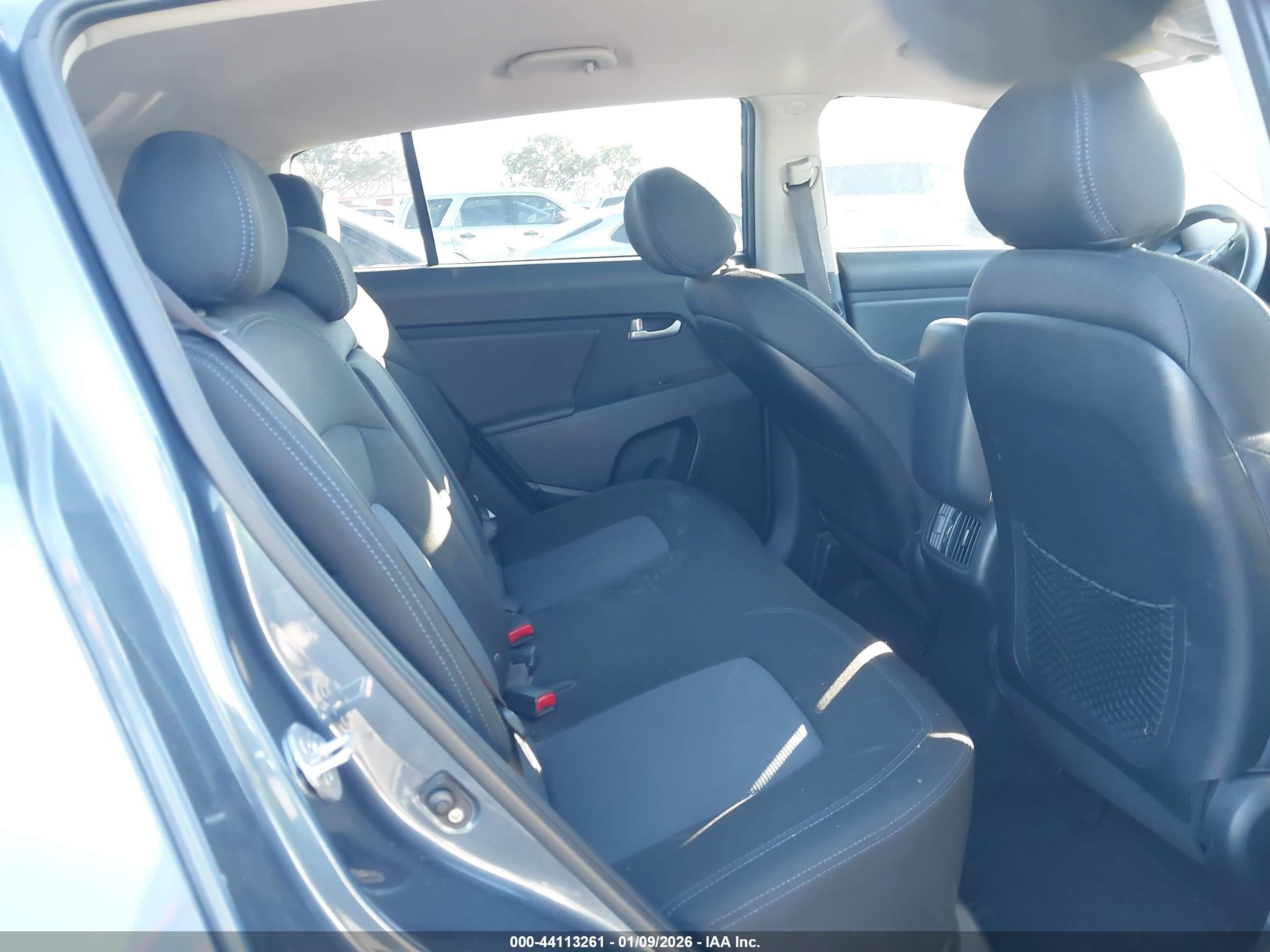KIA SPORTAGE image 8