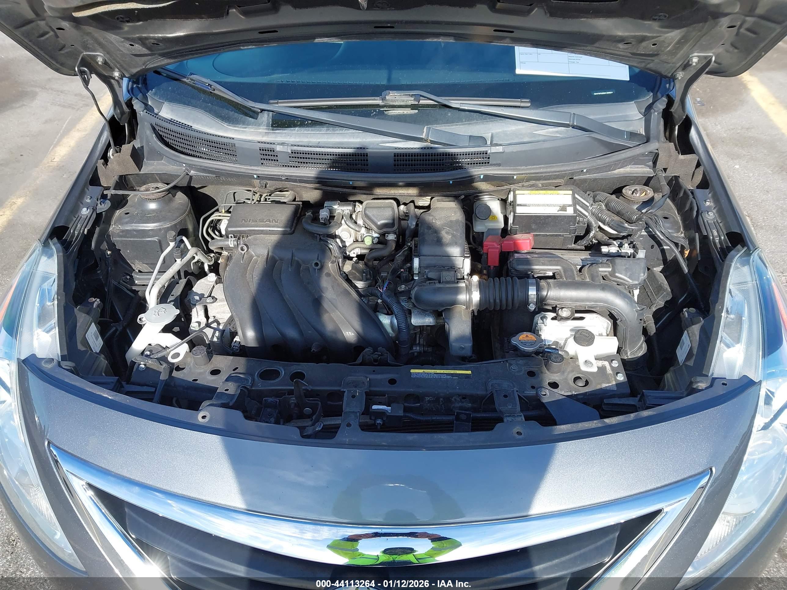 NISSAN VERSA image 10