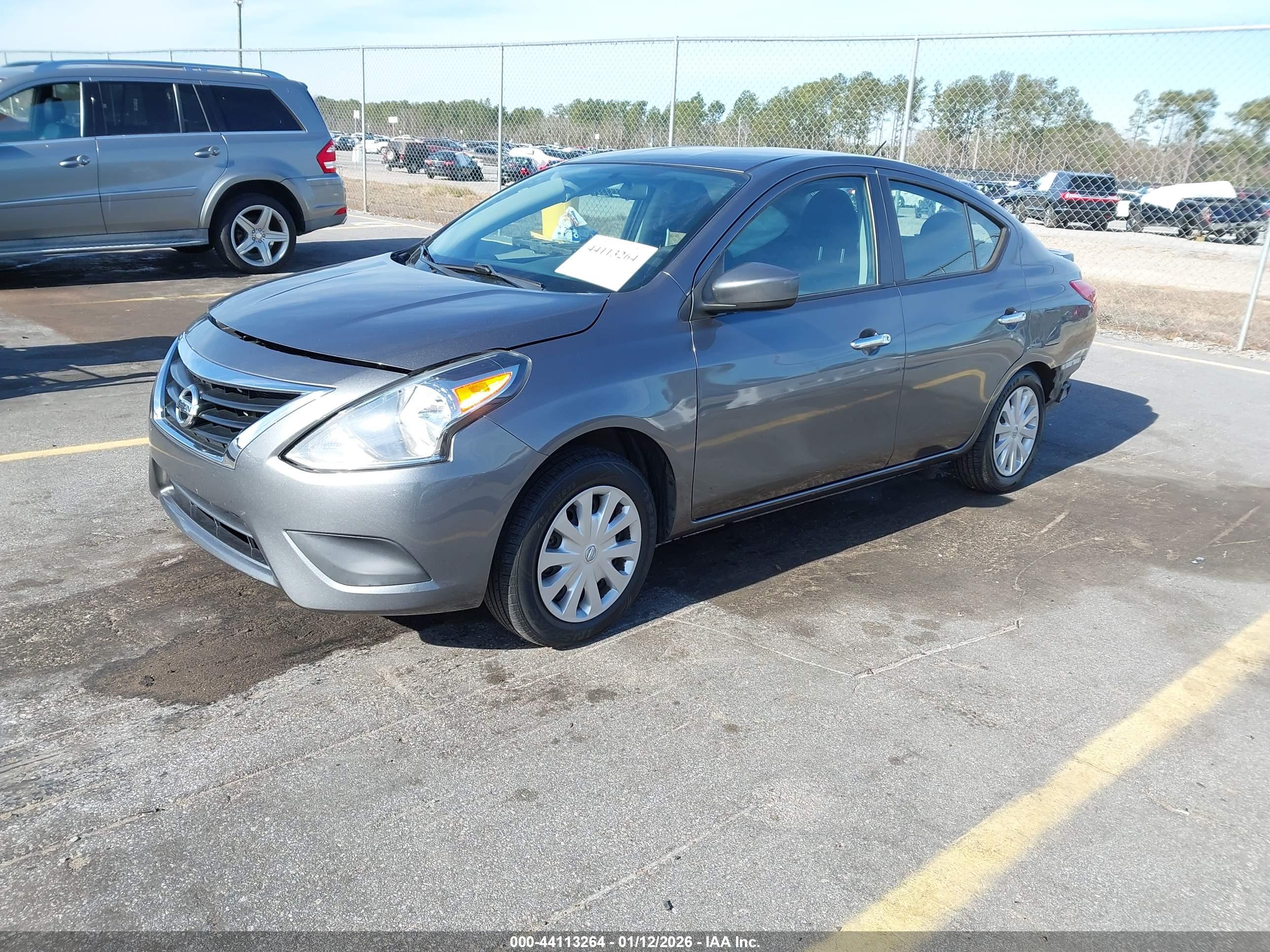NISSAN VERSA image 2