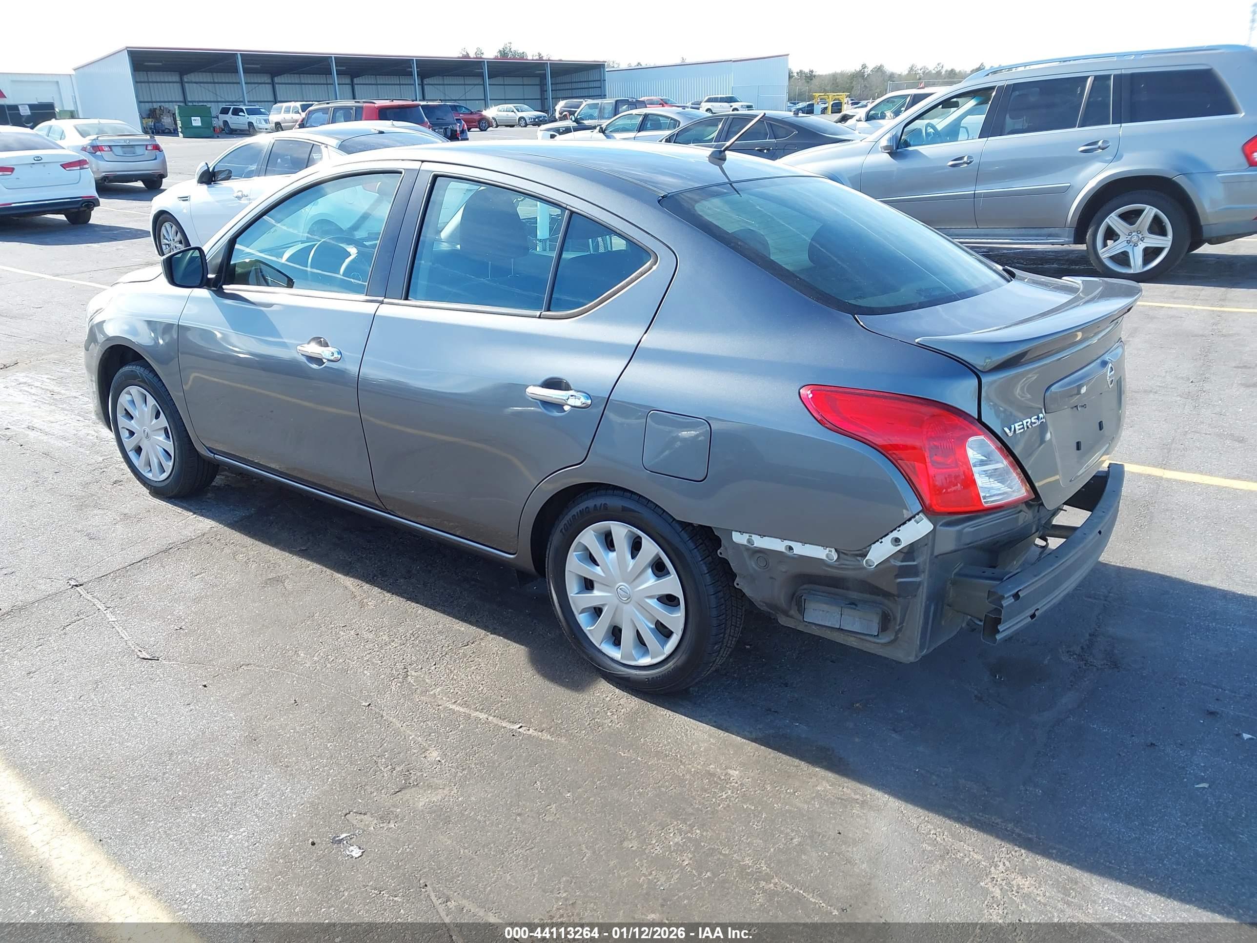 NISSAN VERSA image 3