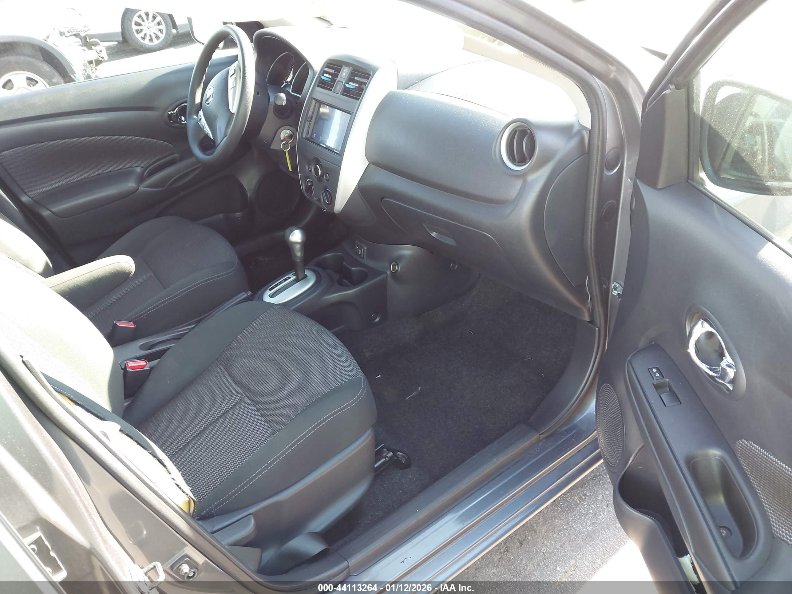 NISSAN VERSA image 5