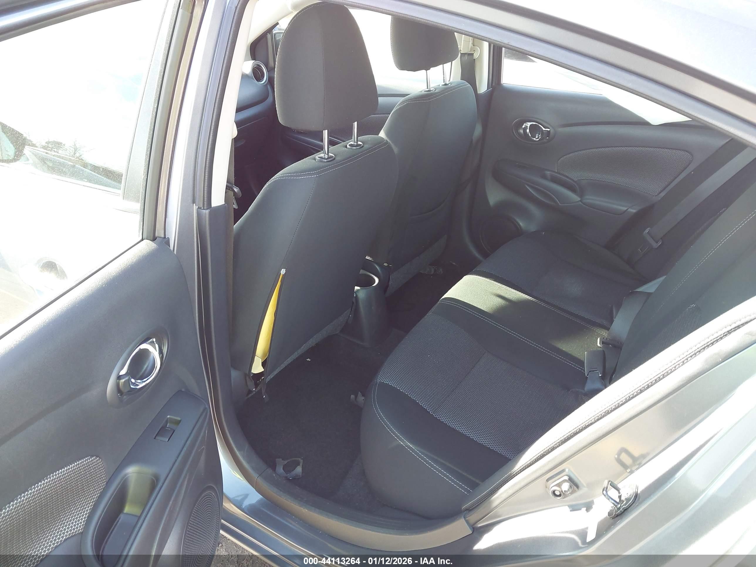 NISSAN VERSA image 8