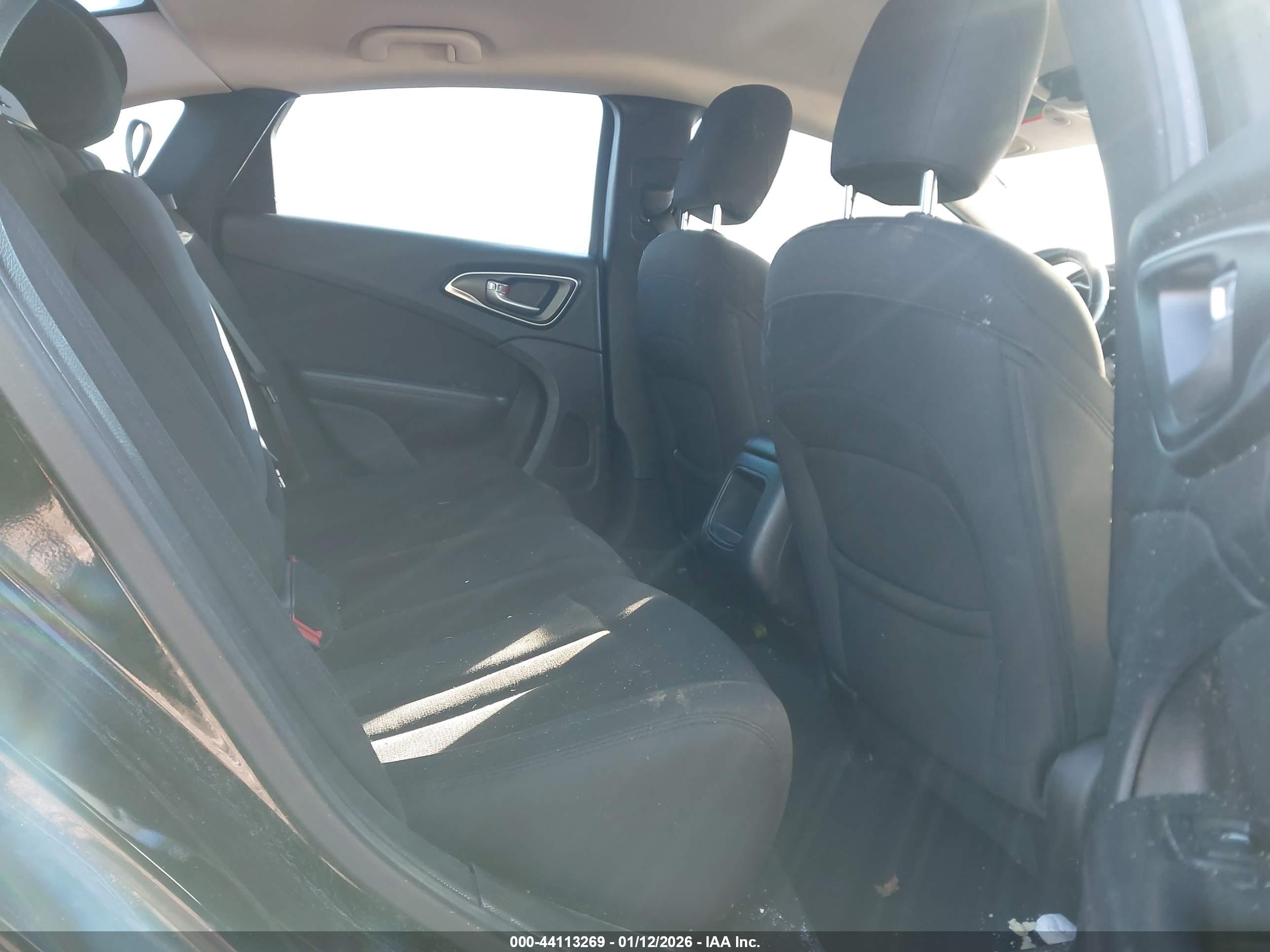 CHRYSLER 200 image 8