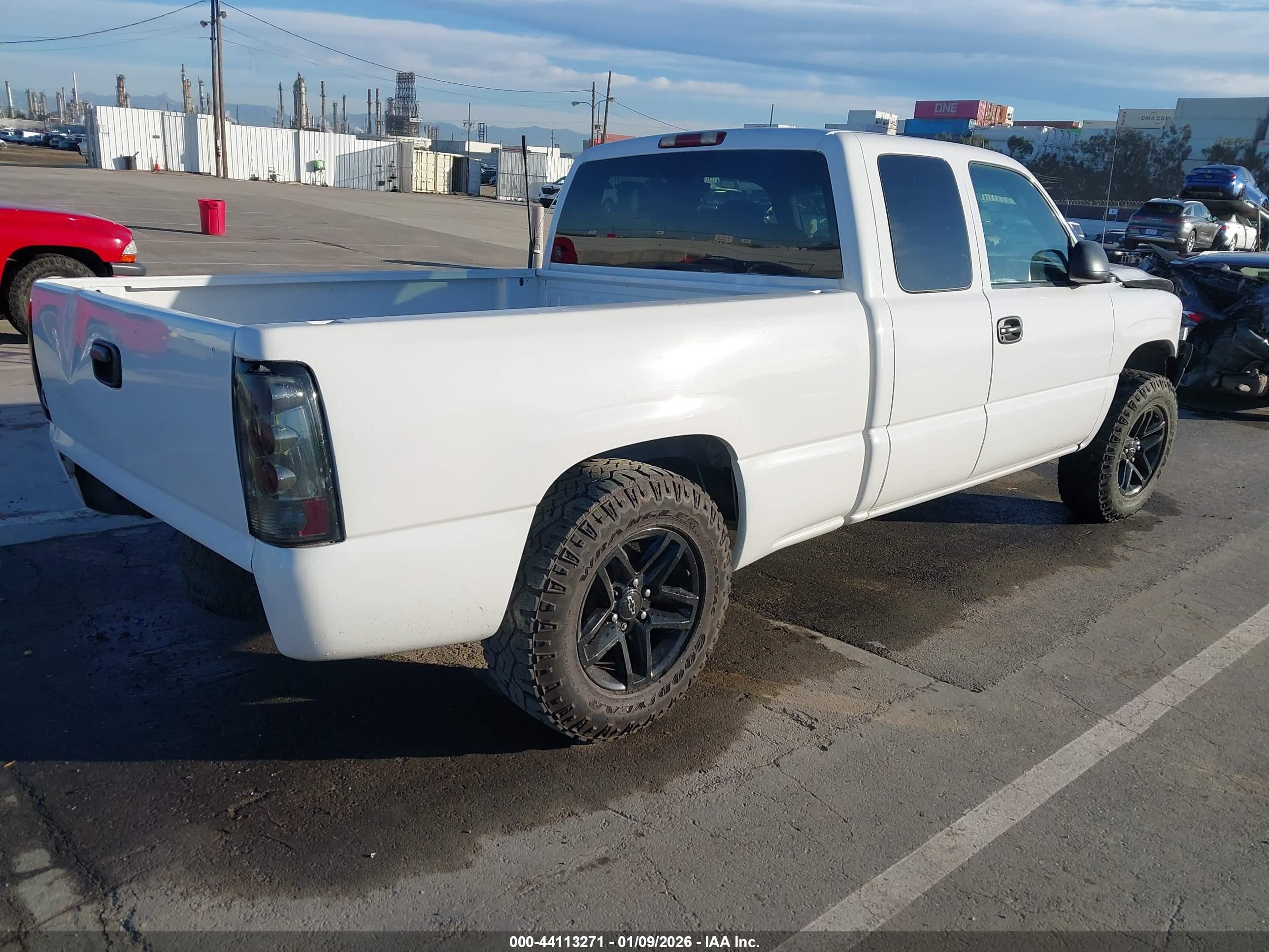 CHEVROLET SILVERADO image 4