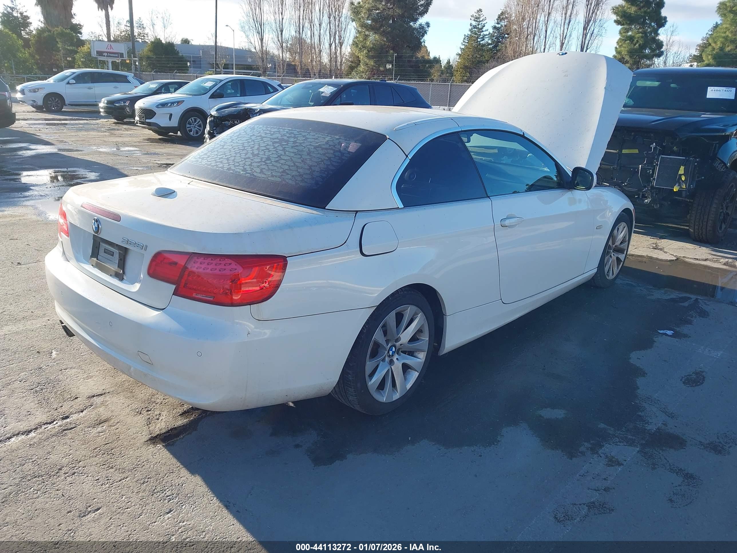 BMW 328I image 4