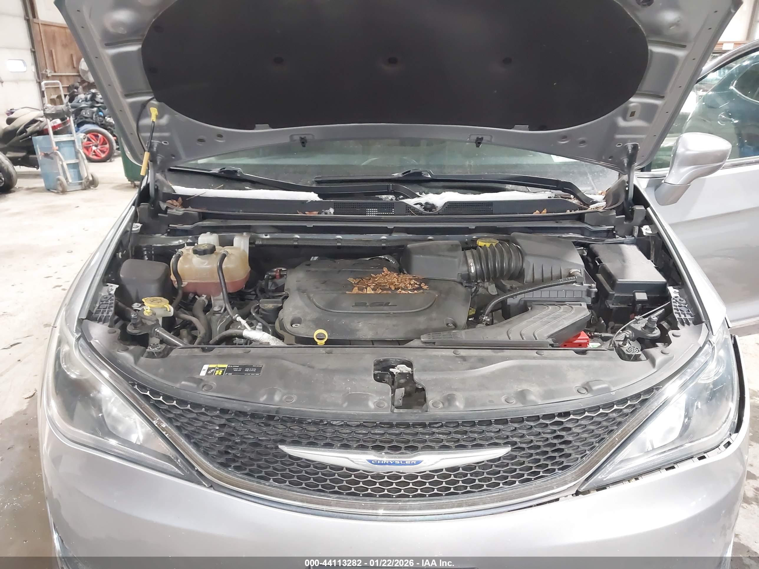 CHRYSLER PACIFICA image 10