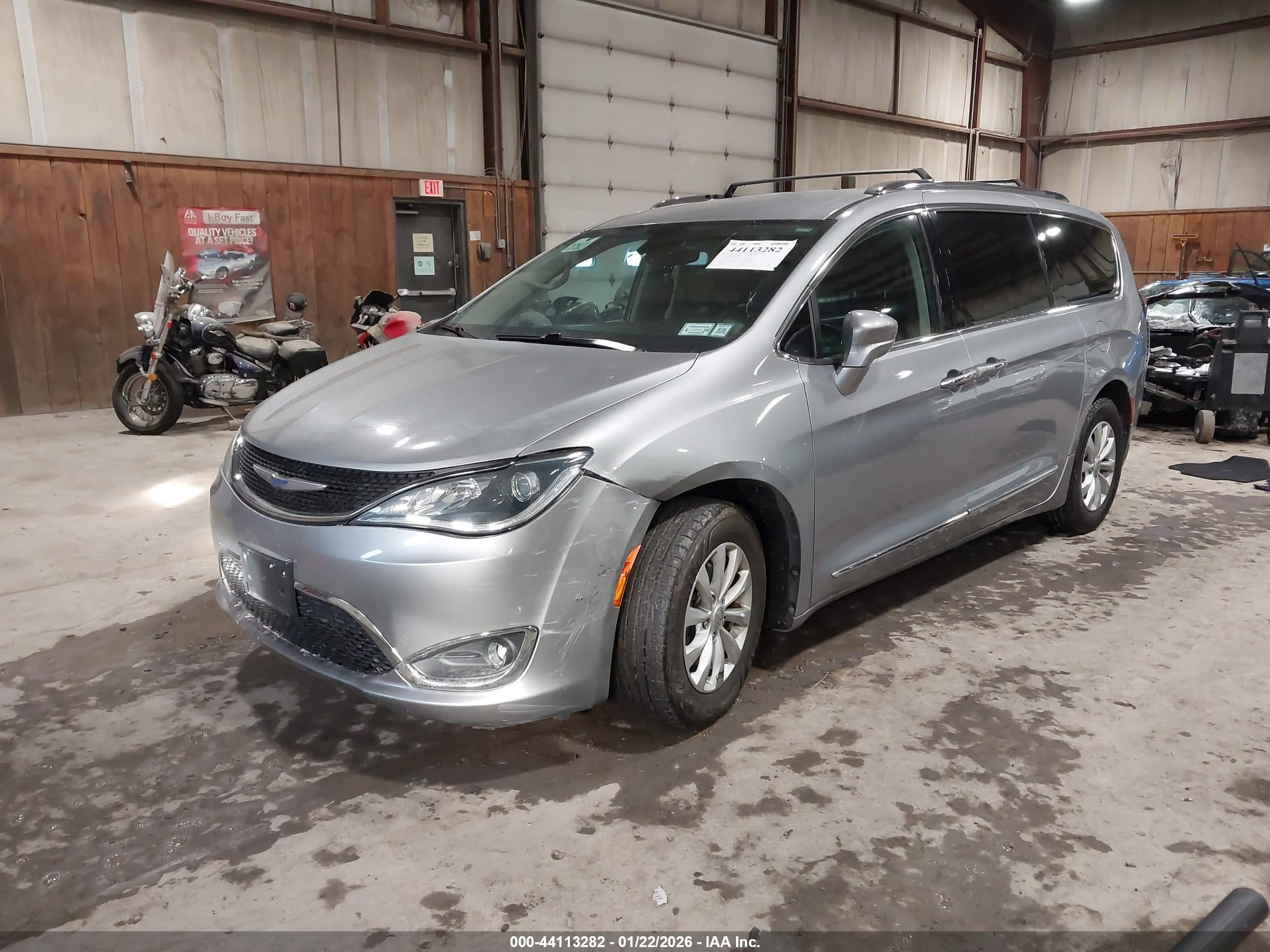 CHRYSLER PACIFICA image 2