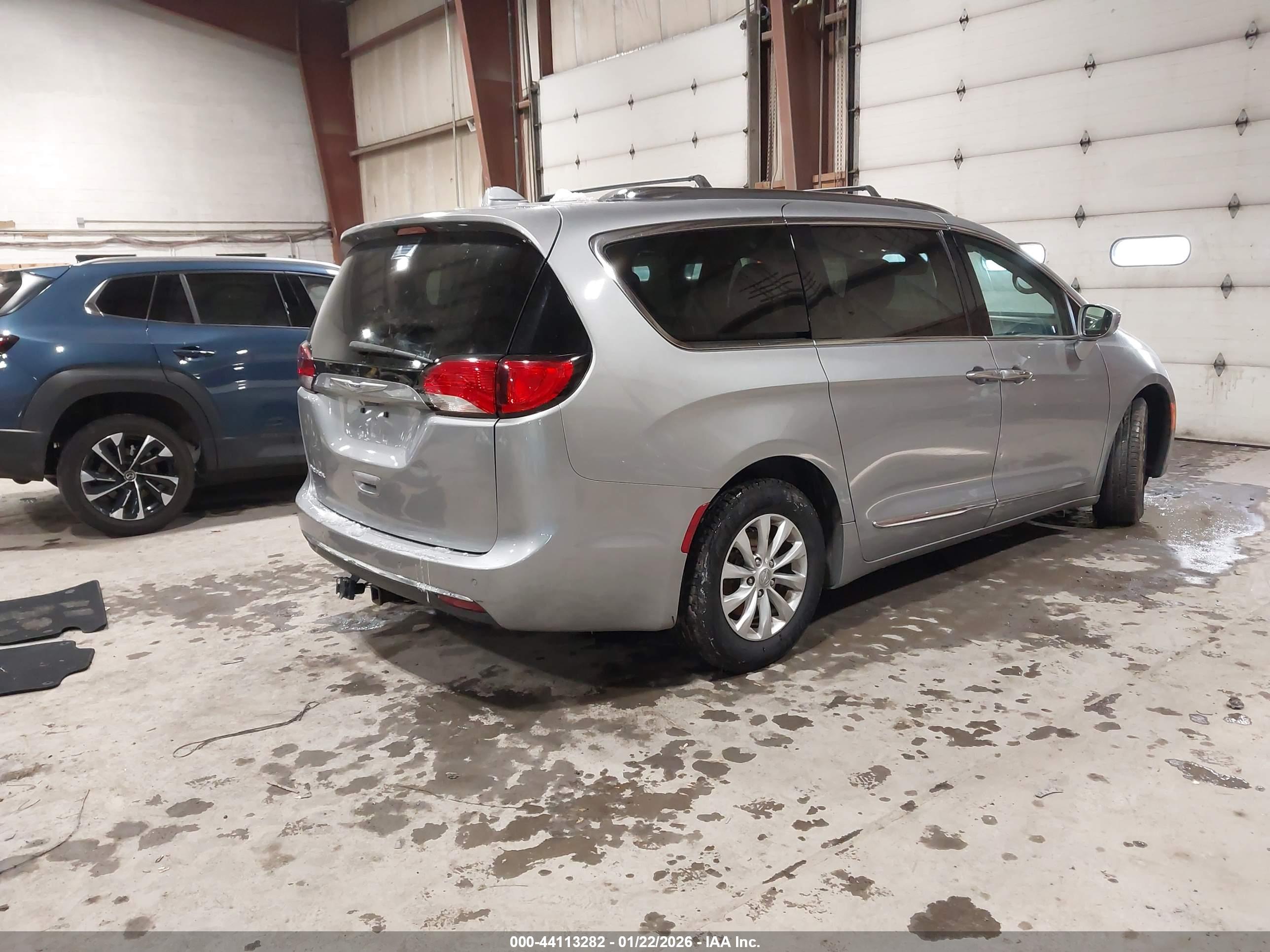 CHRYSLER PACIFICA image 4