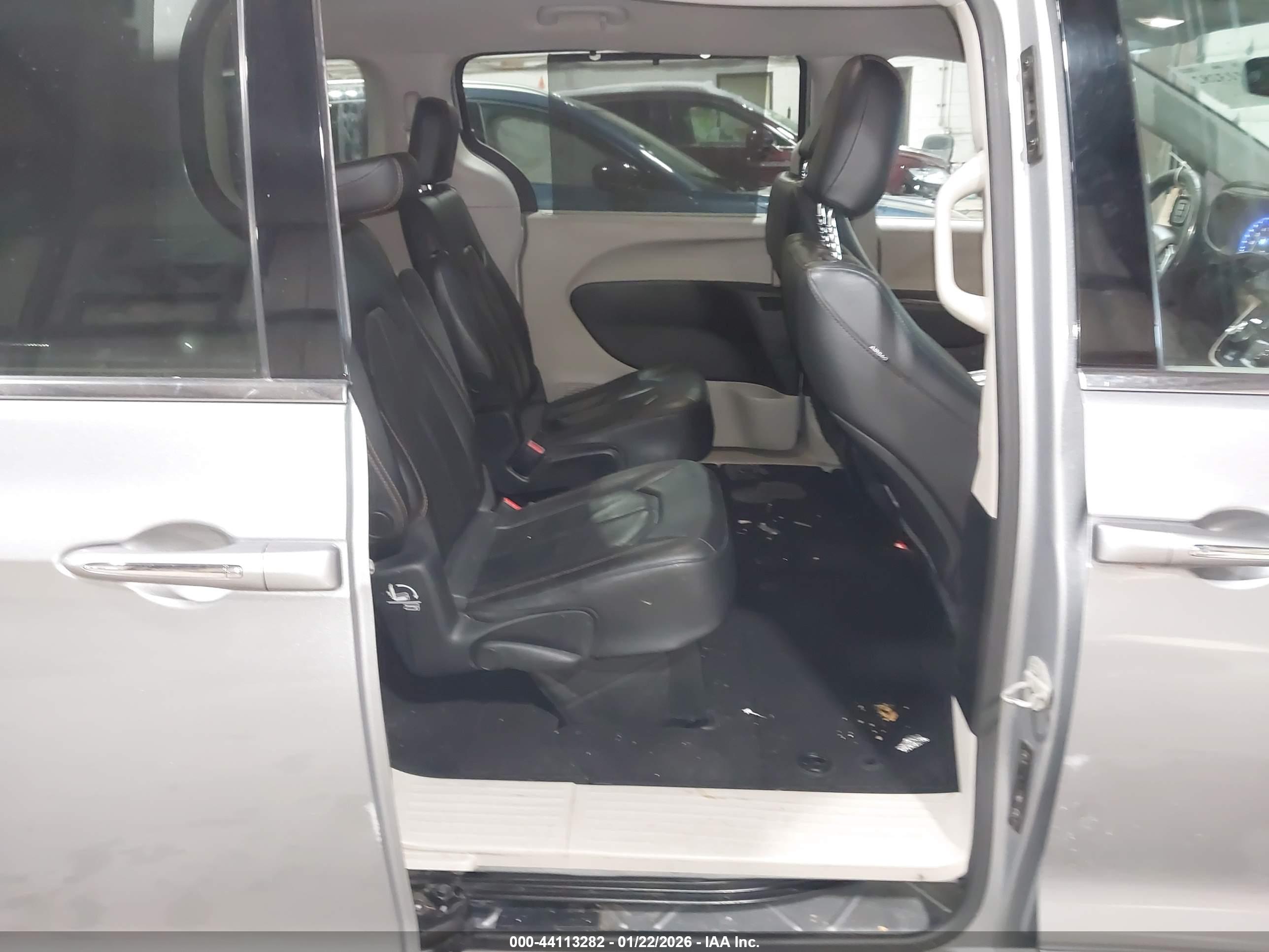 CHRYSLER PACIFICA image 8