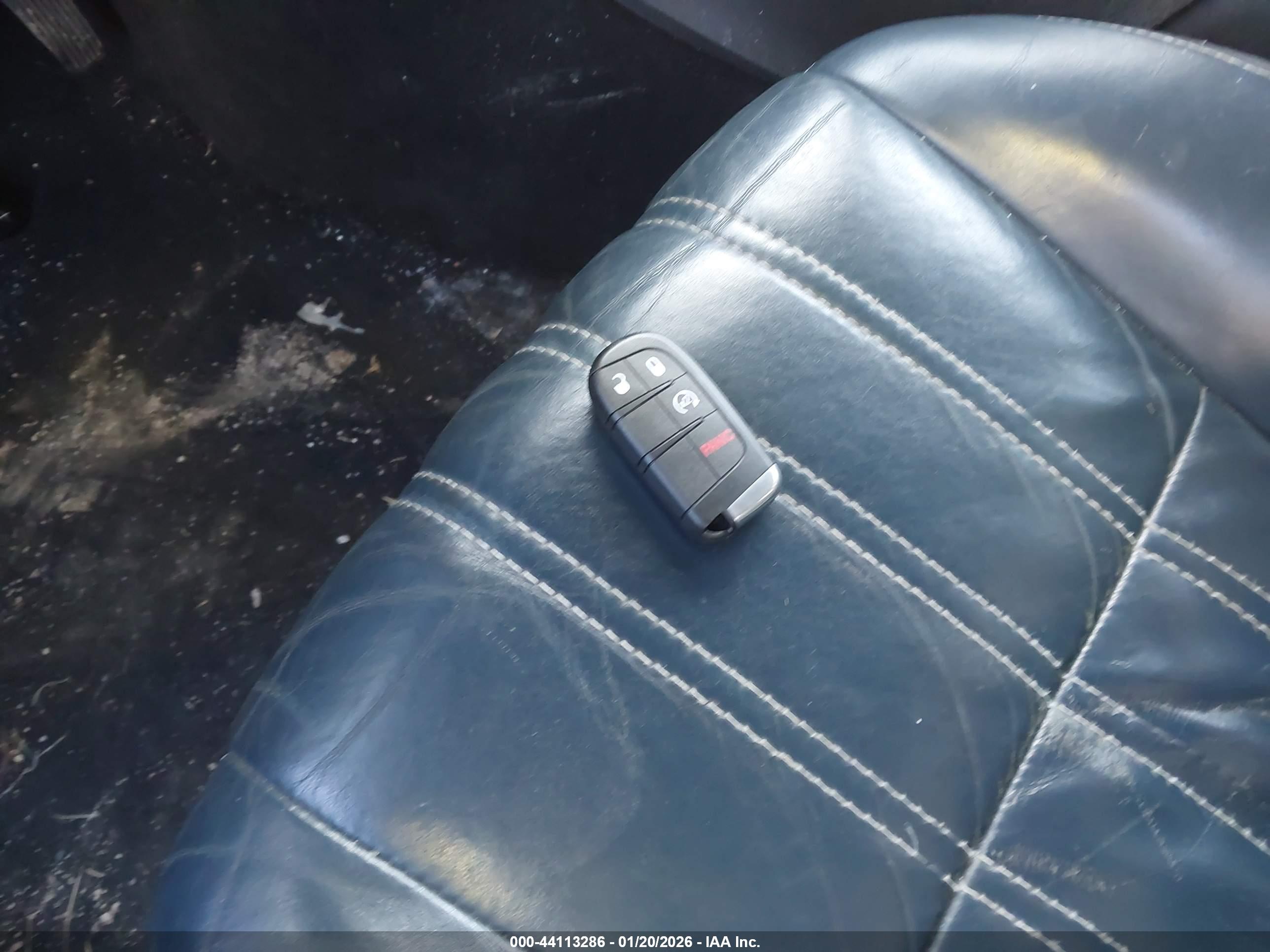 CHRYSLER 300 image 11